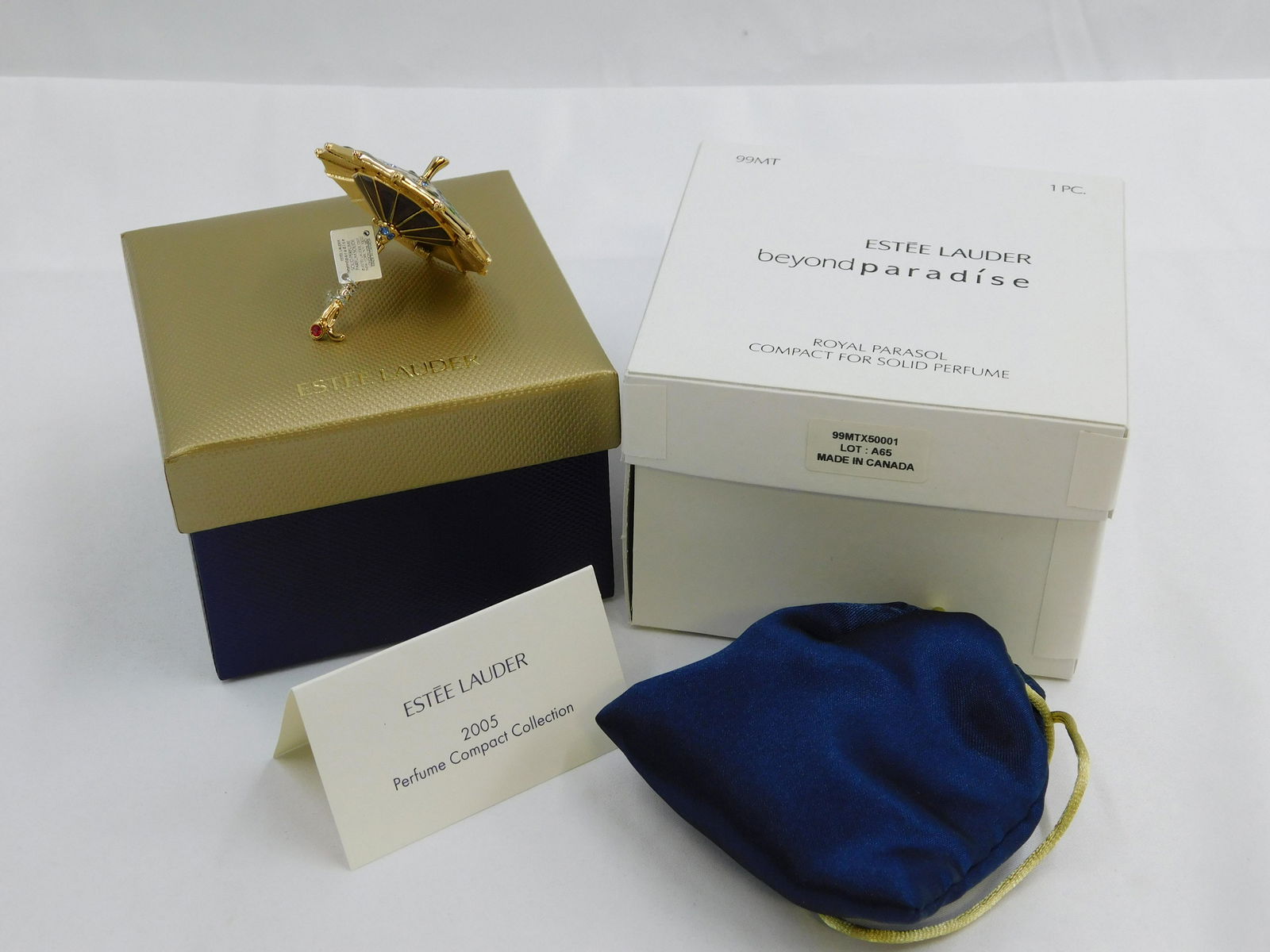 Estee Lauder Royal Parasol Perfume Compact (1 of 6)