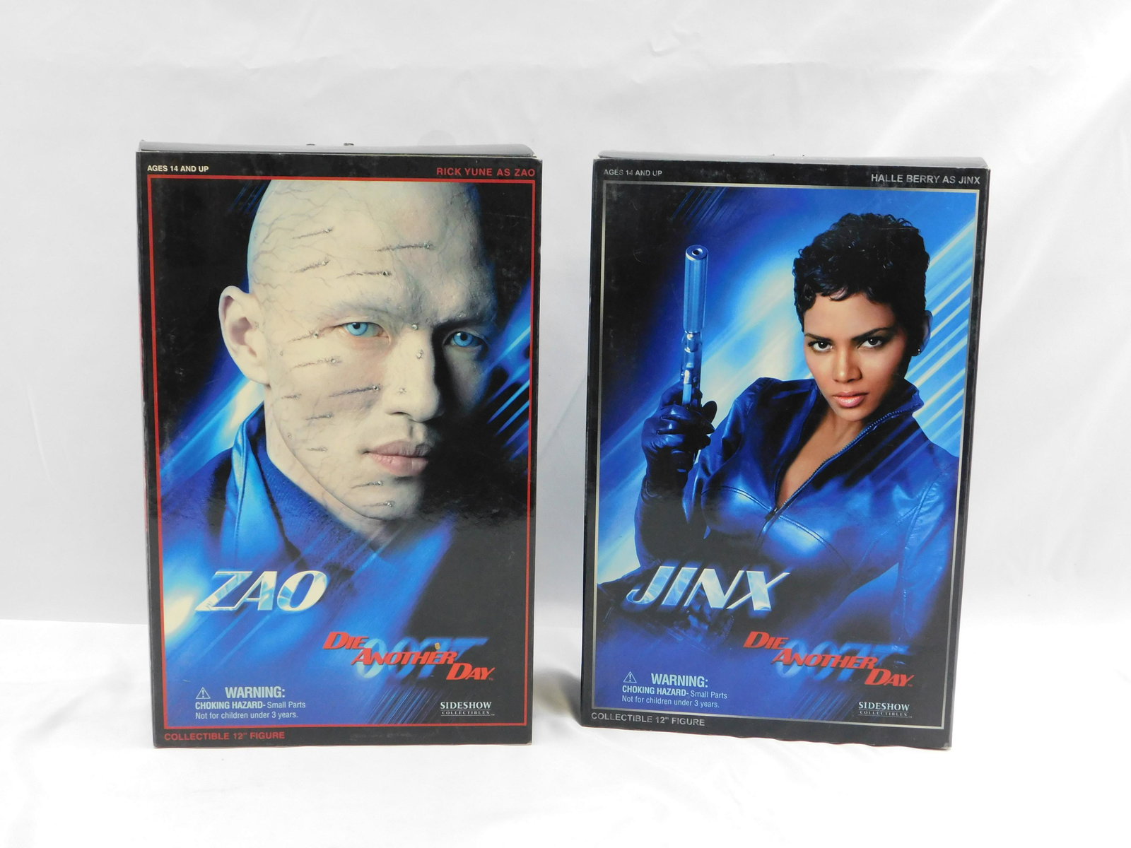 Lot of 2 James Bond Sideshow Figures (1 of 9)