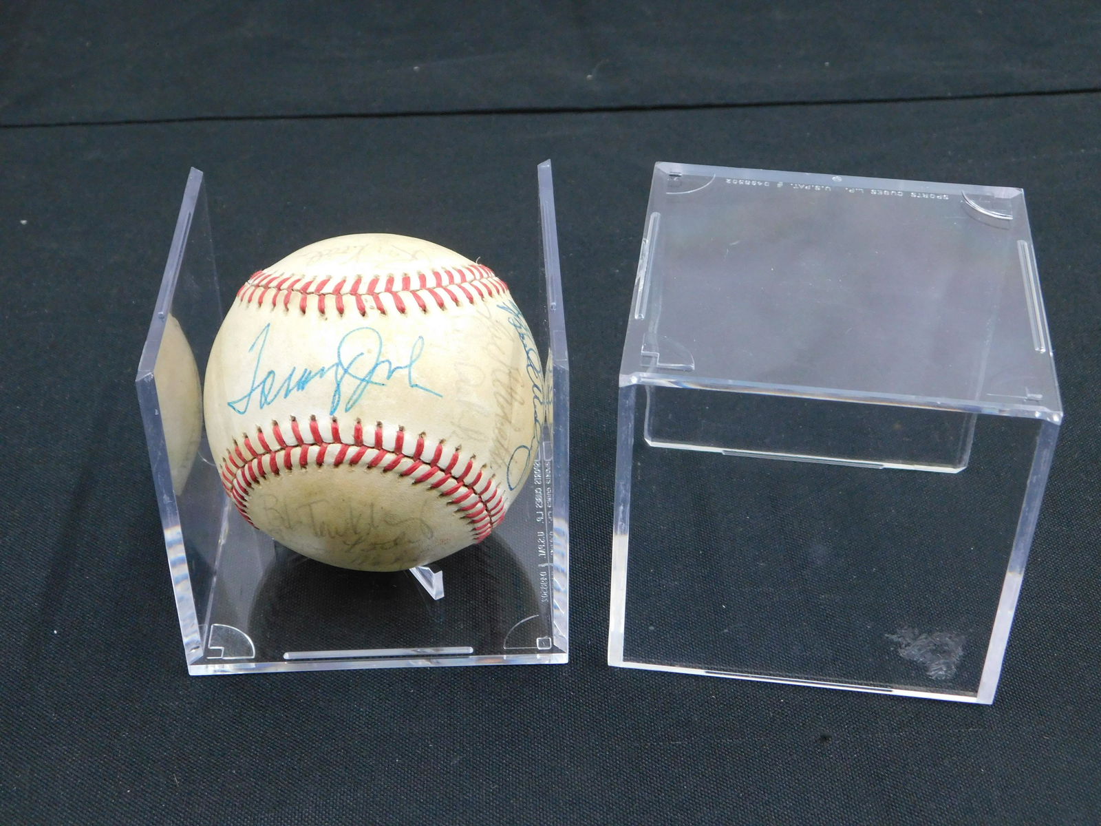 1986 New York Yankees Autographed Baseball (1 of 7)