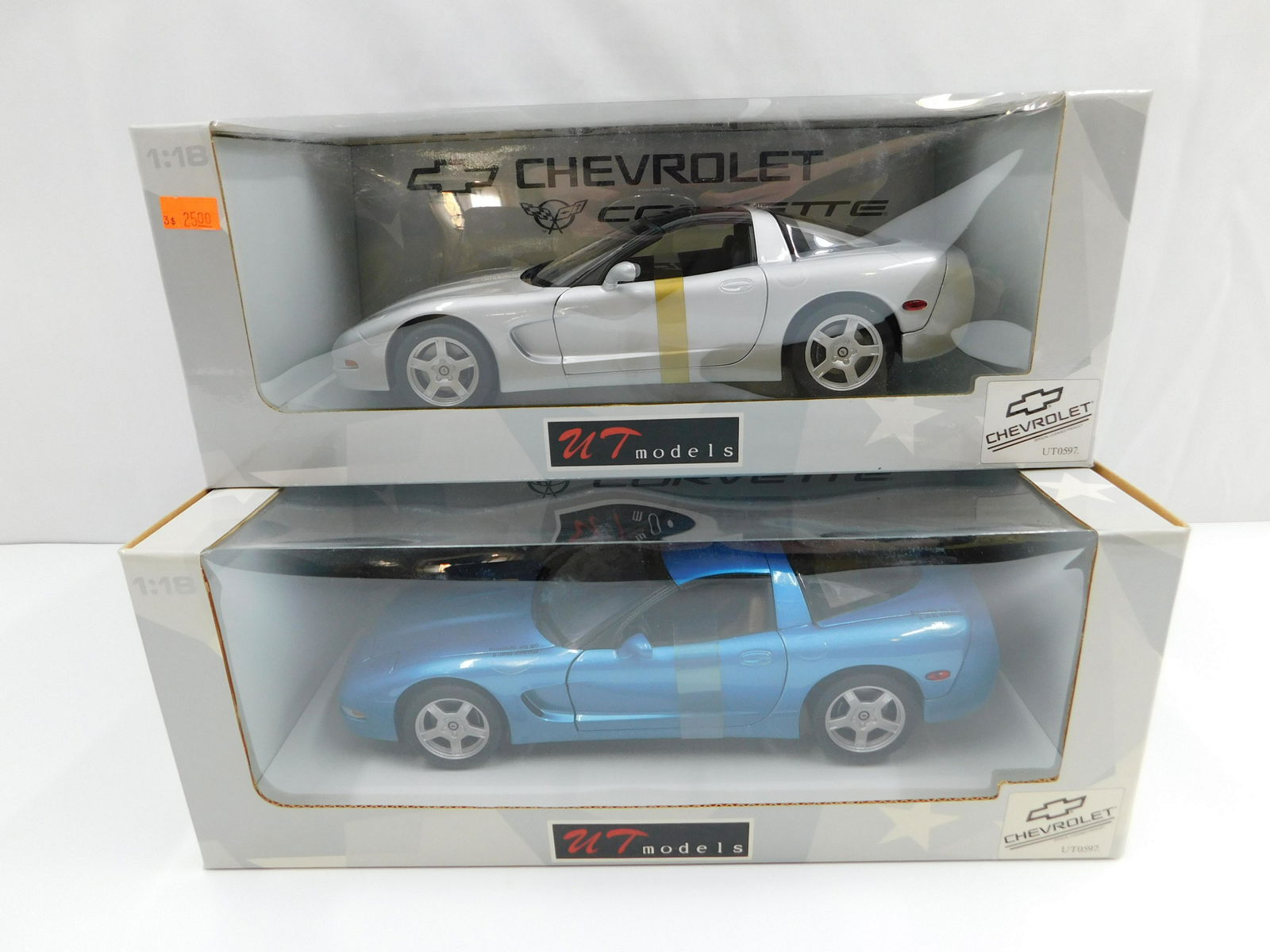 Lot of 2 UT Models Chevrolet Corvette Diecast Cars (1 of 3)