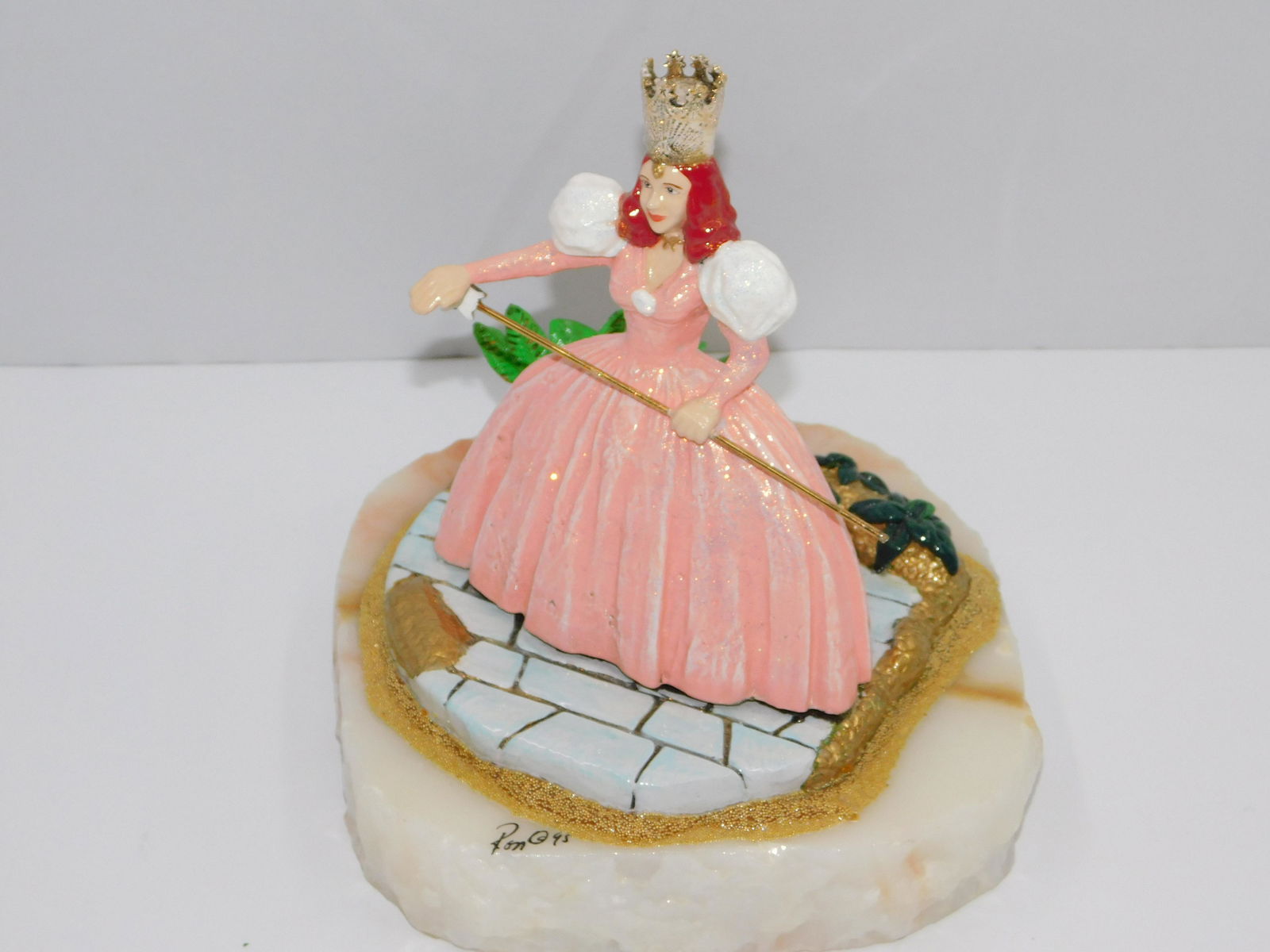 Ron Lee The Wizard of Oz Glinda Statue: Ron Lee The Wizard of Oz Glinda The Good Witch Statue. Hand Painted Metal on Onyx Base. Limited Edition #400/500. Signed by Ron Lee and Dated '95. Measures 8" tall x 6" wide. All invoices must be paid
