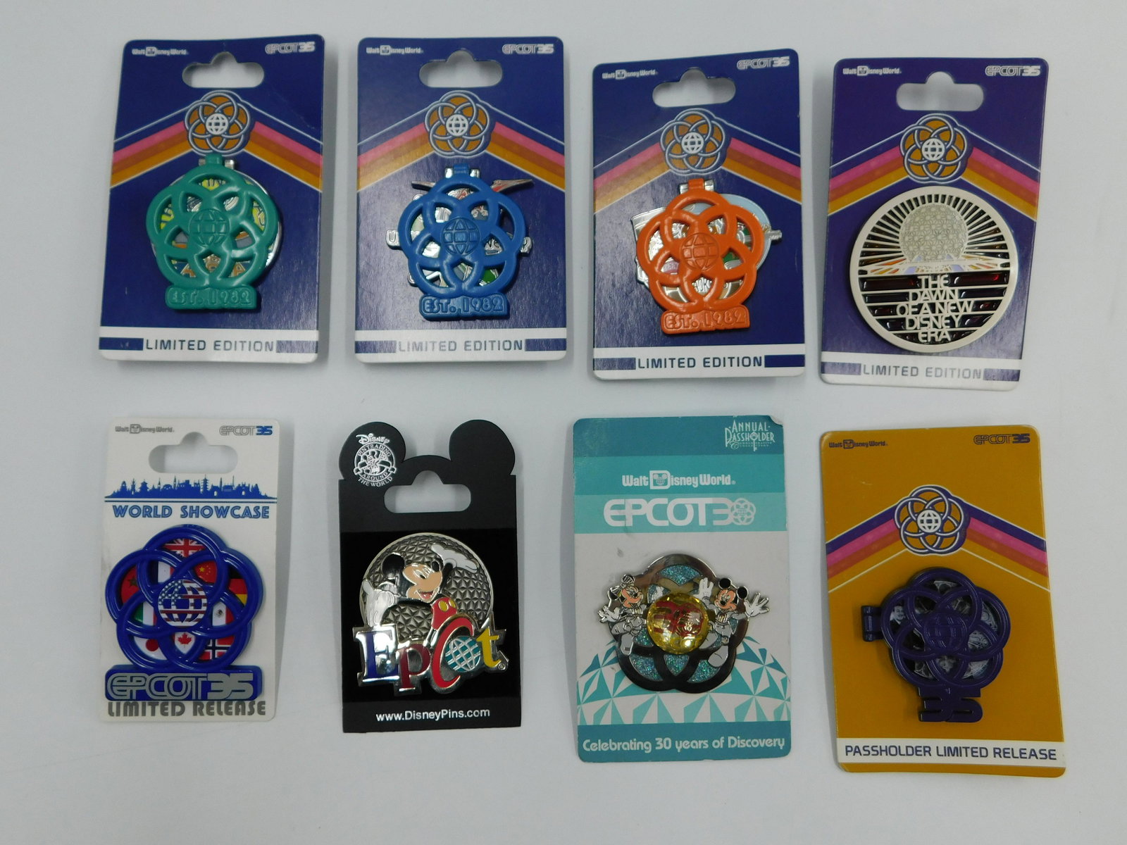 Lot of 8 Disney Epcot Pins (1 of 3)