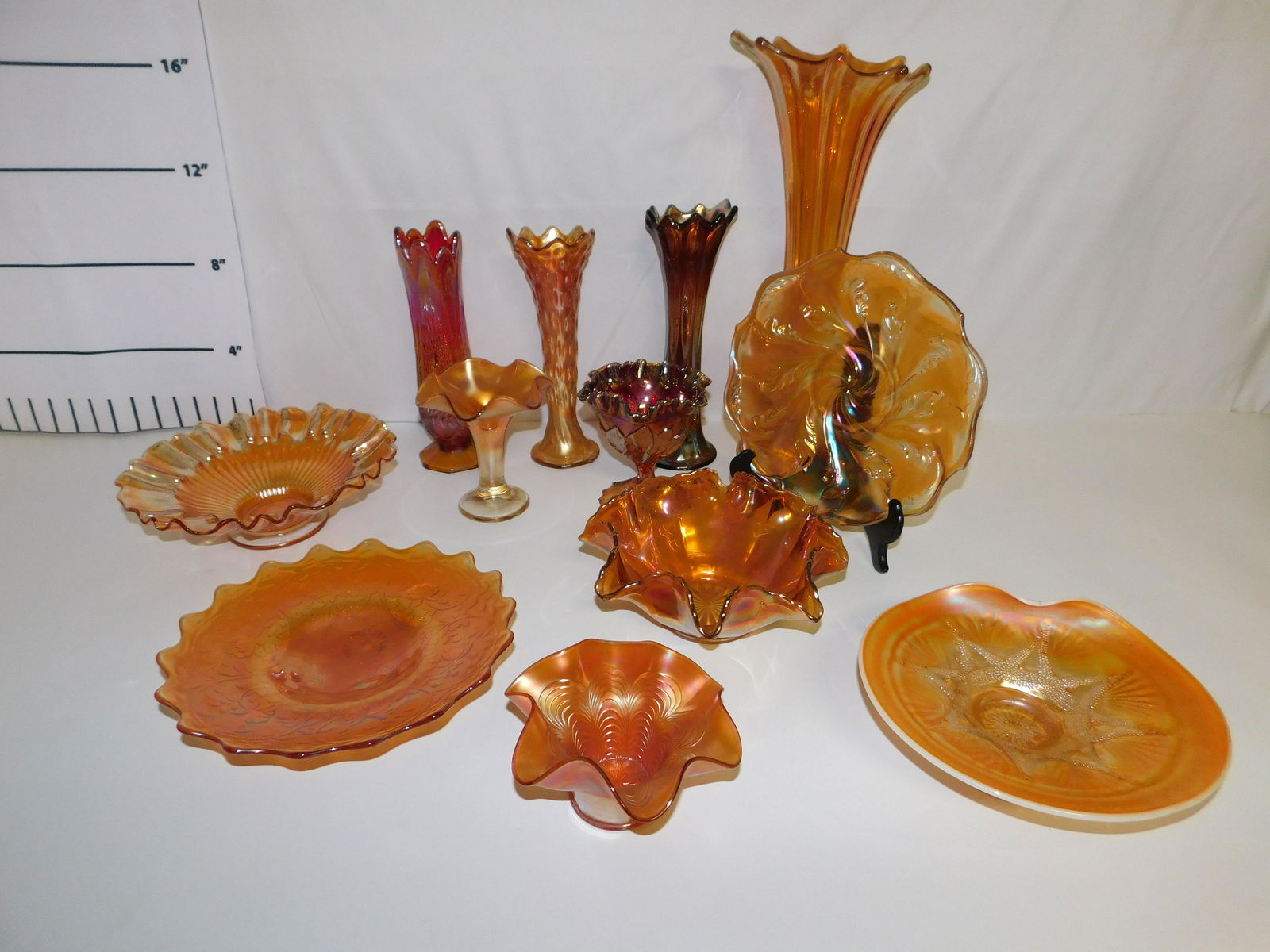 Lot of 12 Pieces of Carnival Glass (1 of 5)