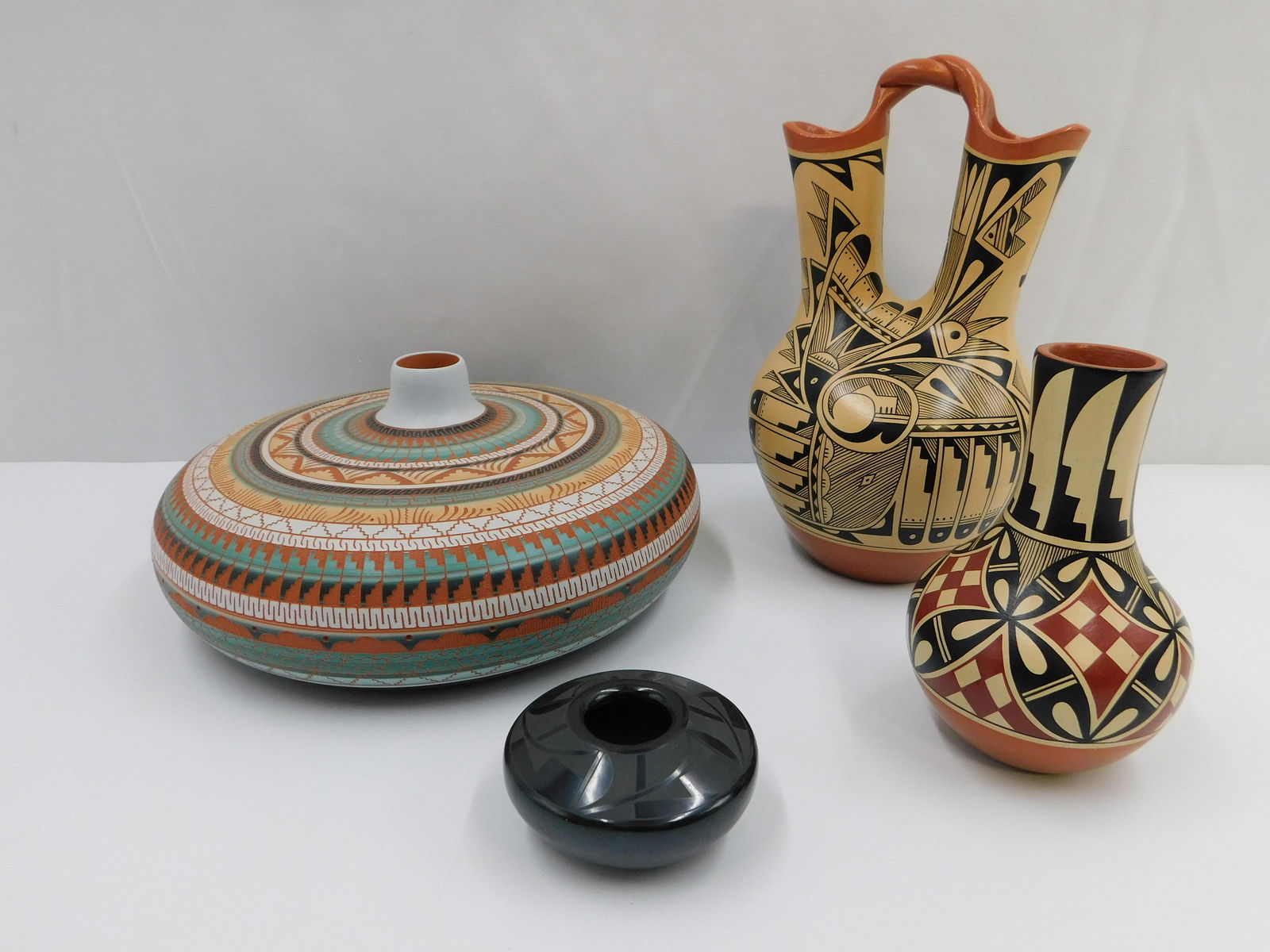 Lot of 4 Native American Indian Art Pottery Pieces (1 of 5)