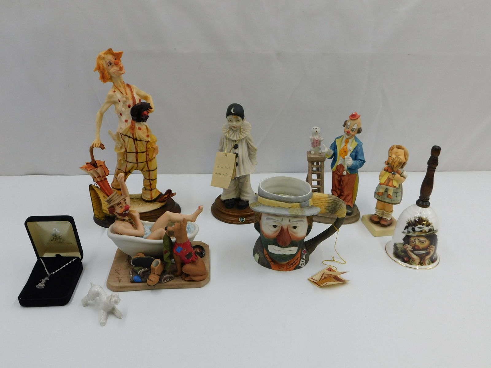 Group Lot of Figurines (1 of 8)