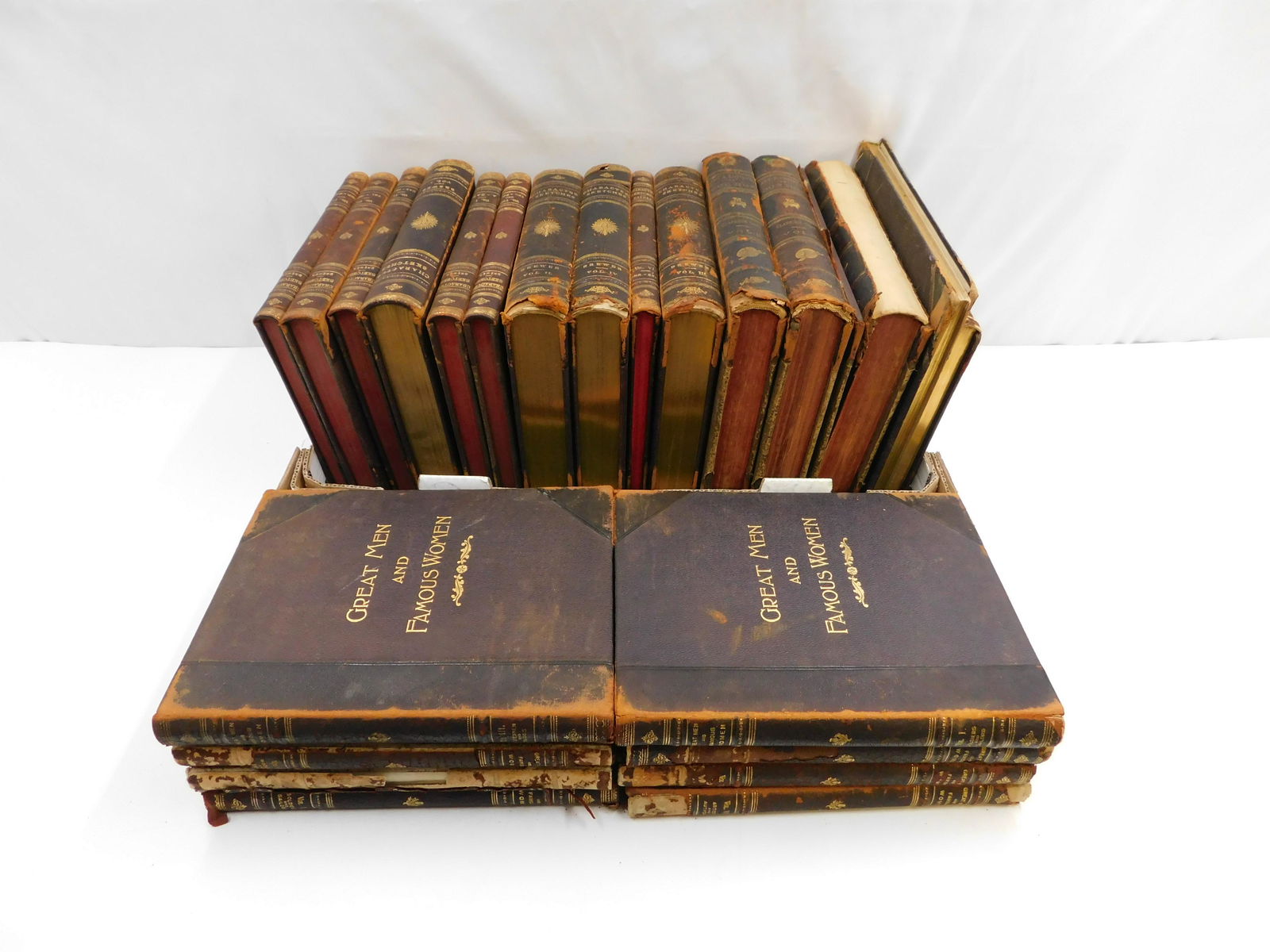 Large Lot of Vintage Books (1 of 4)