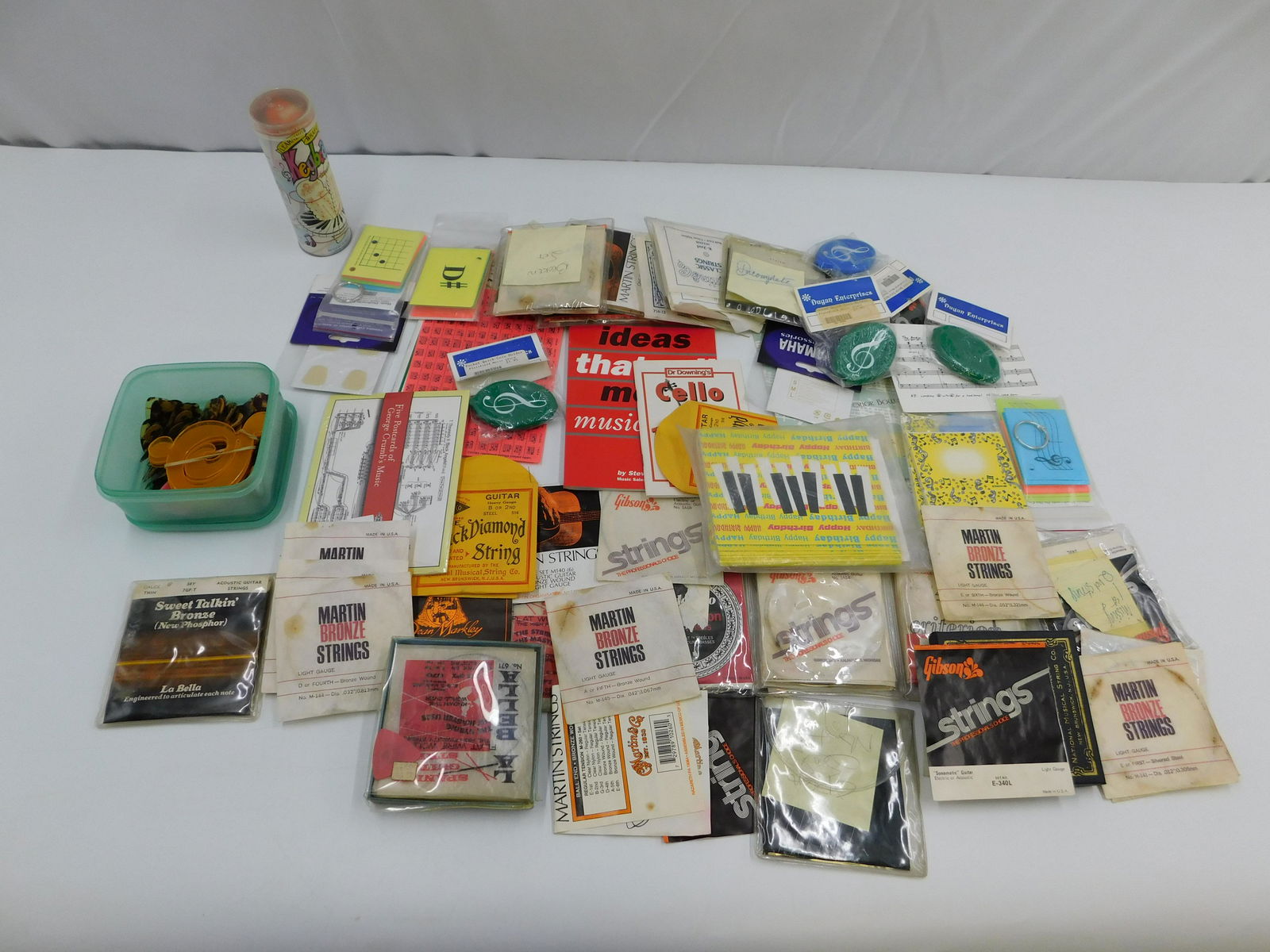 Large Lot of Guitar Strings (1 of 4)