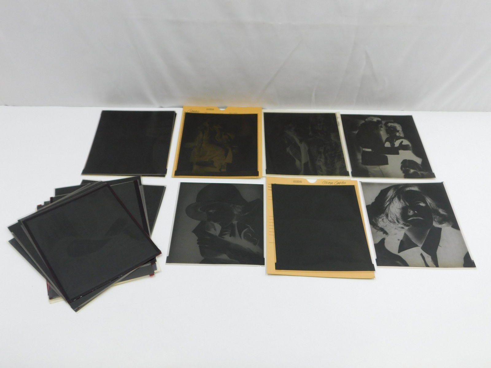 Lot of 30 Original Negatives - Gretta Garbo: Lot of Original Vintage Negatives by Gustavo Parras - Gretta Garbo. Approx. 30 Pictures. All invoices must be paid within 24 hours of the sale. Shipping options are the Liveaship from liveauctionners