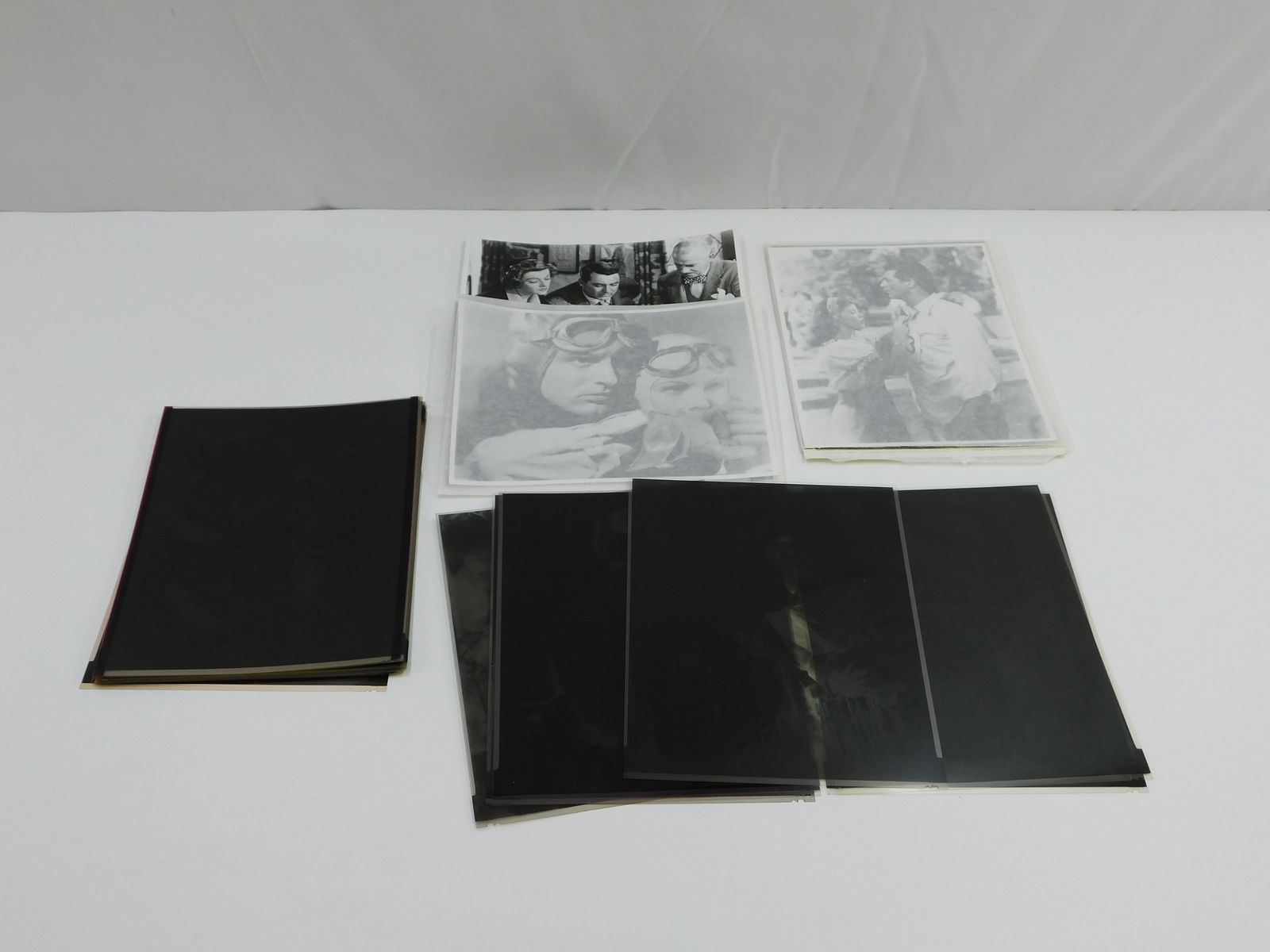 Lot of Original Vintage Negatives - Cary Grant: Lot of Original Vintage Negatives by Gustavo Parras - Cary Grant. Approx. 32 Pictures. All invoices must be paid within 24 hours of the sale. Shipping options are the Liveaship from liveauctionners as
