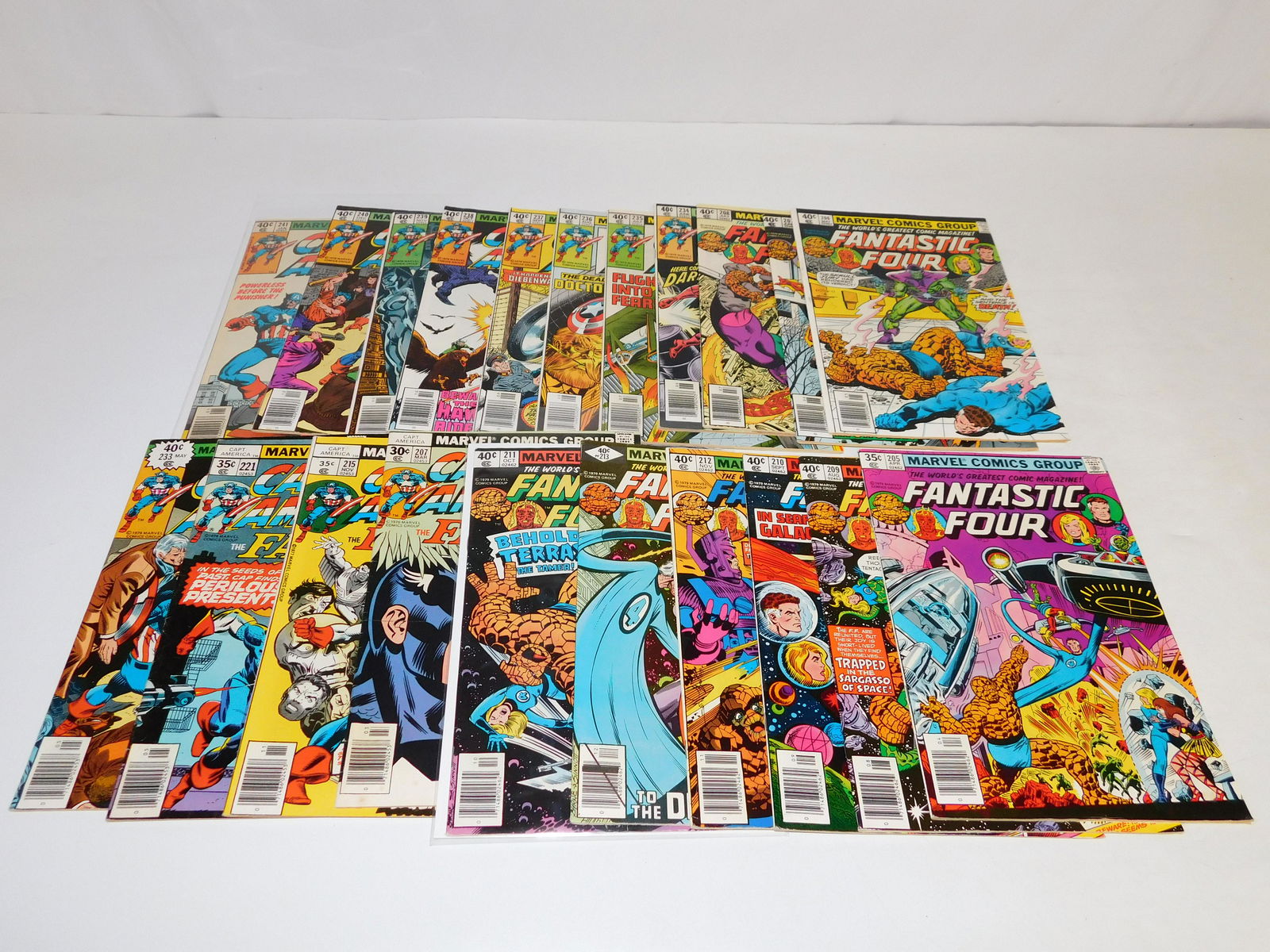 Lot of 21 Fantastic Four and Captain America Comics (1 of 4)