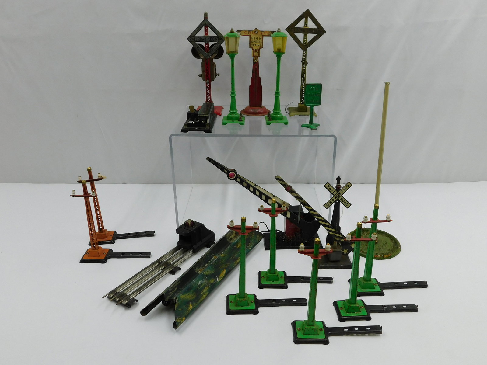 Lot of Train Accessories (1 of 5)