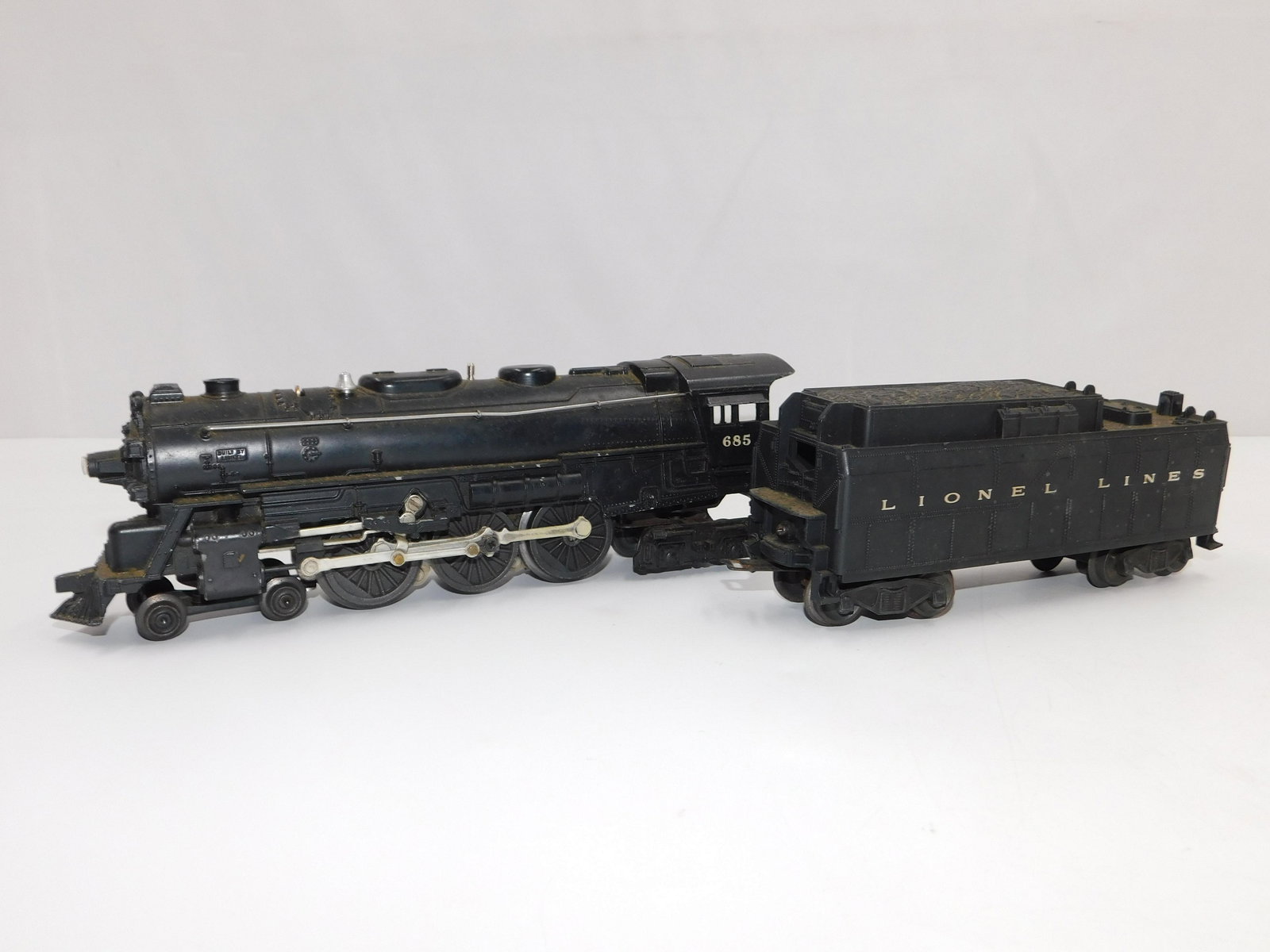 Lionel #685 Engine with Whistling Tender (1 of 5)