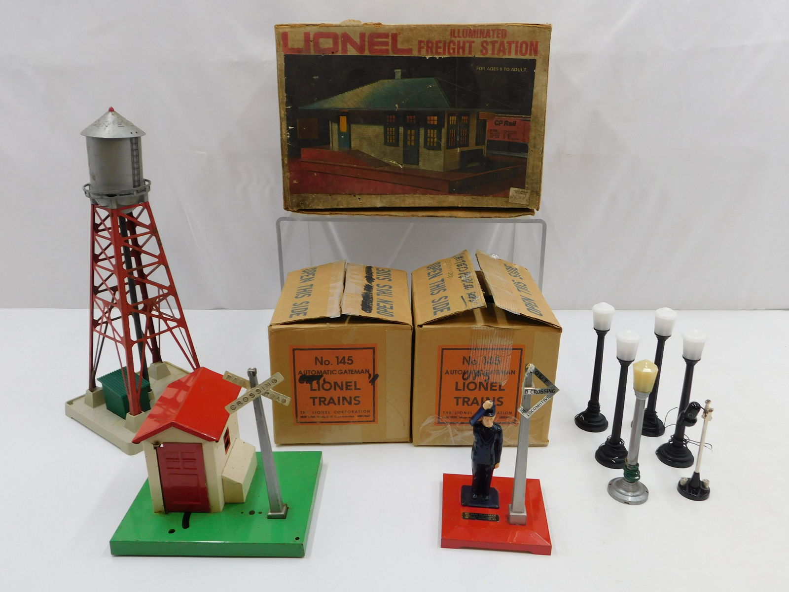 Lot of Lionel Accessories (1 of 4)