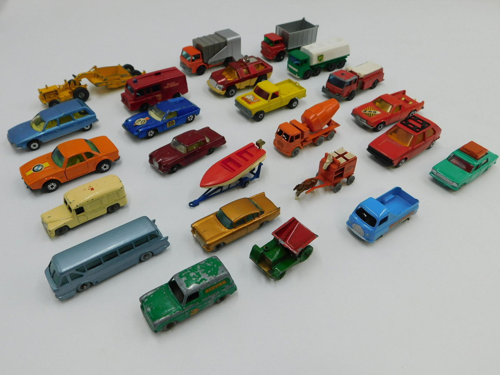Lot of 24 Vintage Matchbox Cars (1 of 16)