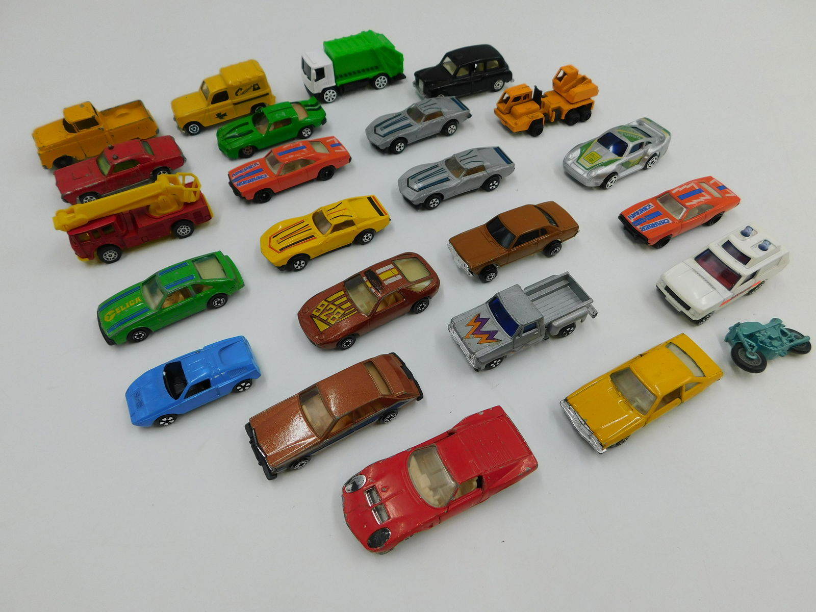 Lot of 24 Diecast and Plastic Cars - Mixed Brands (1 of 11)