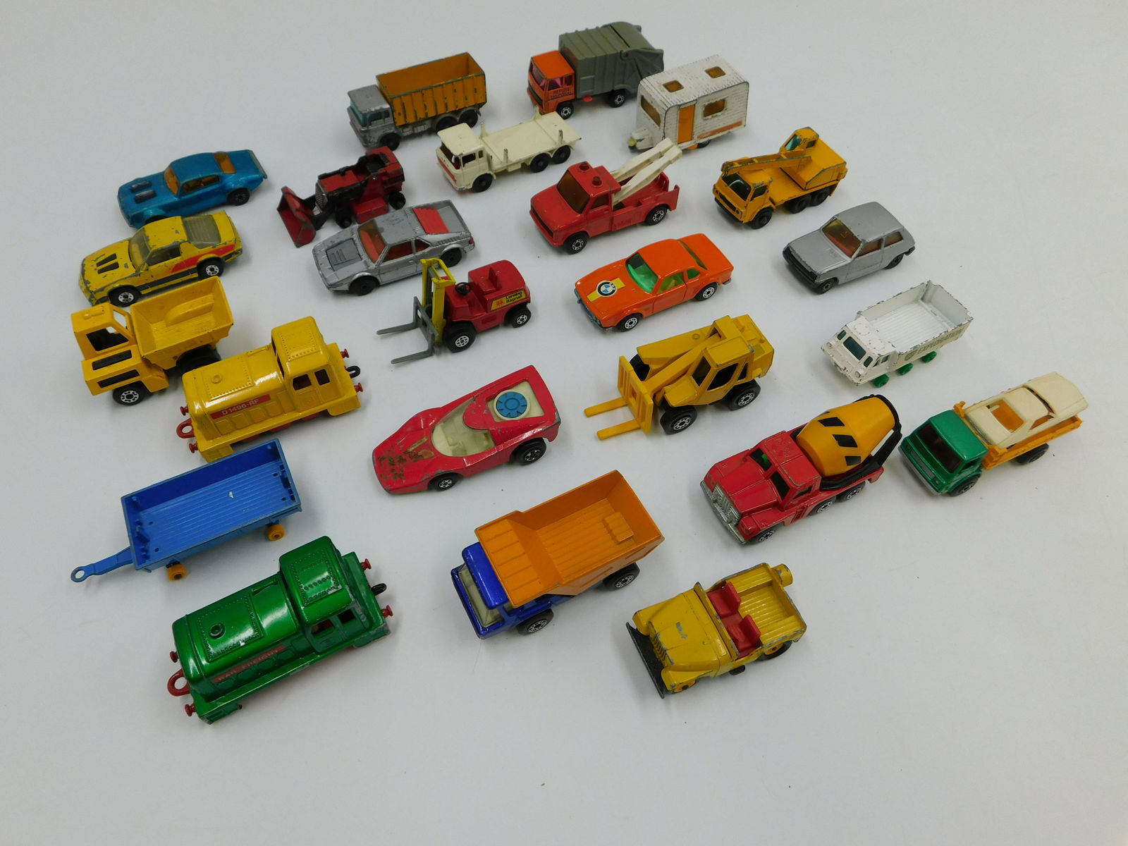 Lot of 24 Vintage Matchbox Cars (1 of 11)