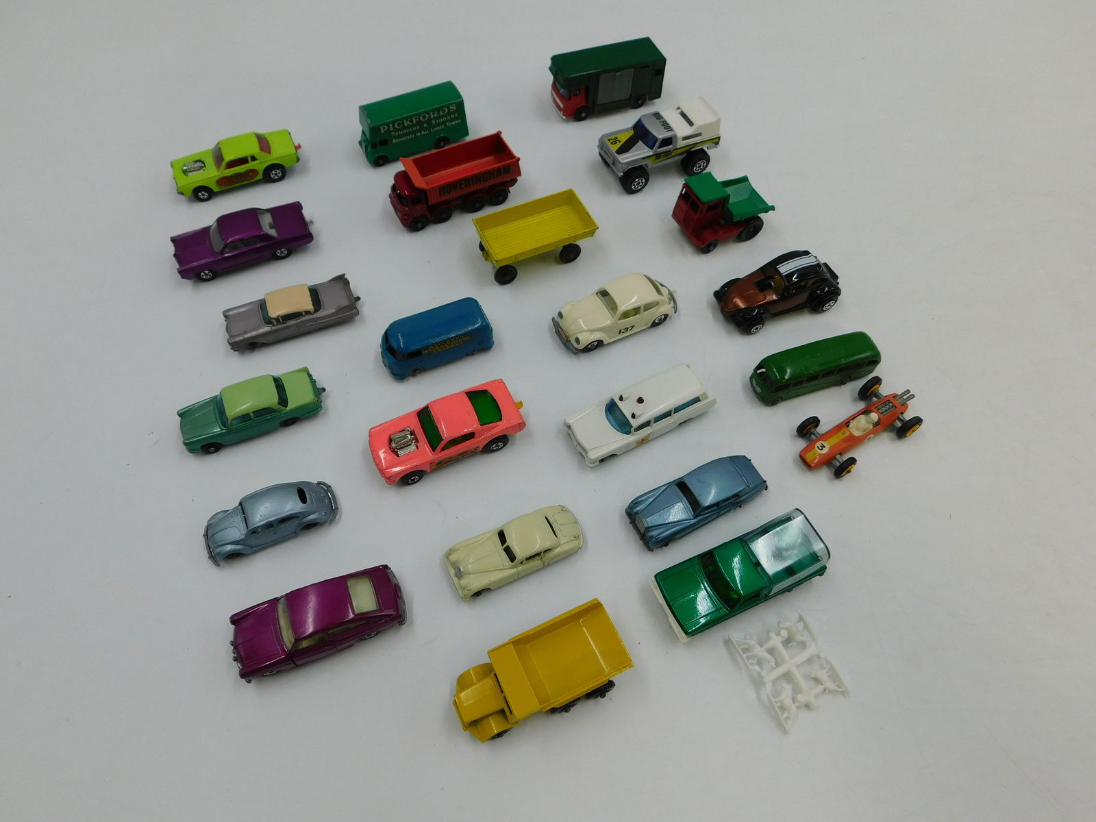 Lot of 23 Vintage Matchbox Cars (1 of 11)