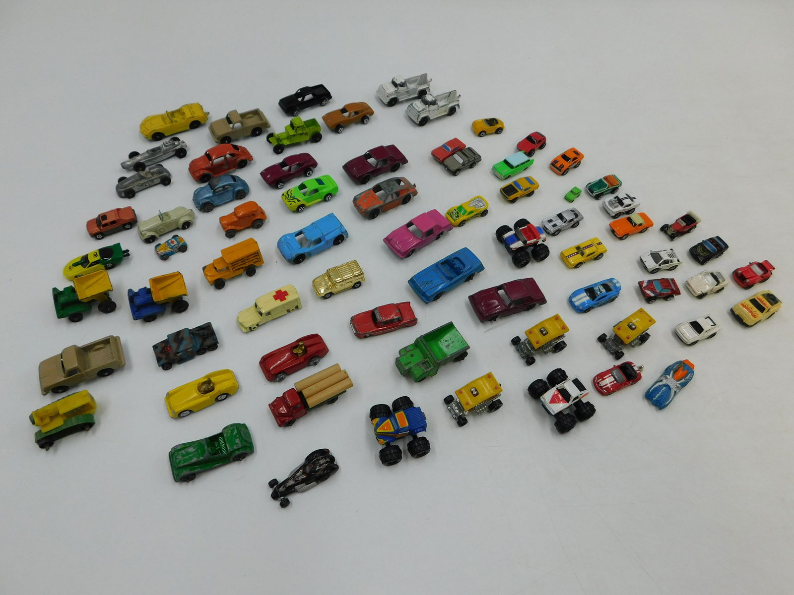 Lot of Mixed Diecast and Plastic Cars (1 of 4)