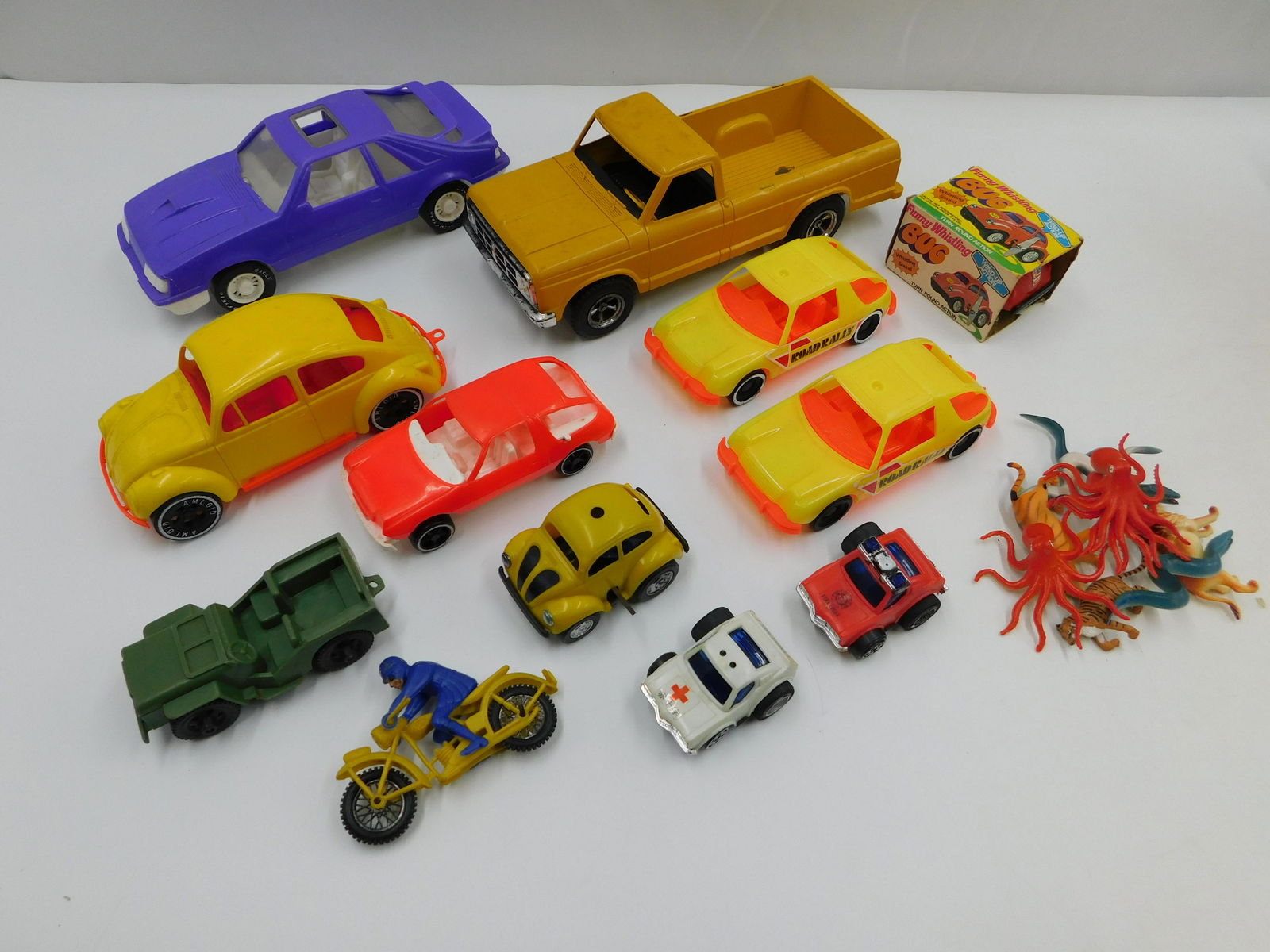 Lot of Plastic Toy Cars (1 of 5)