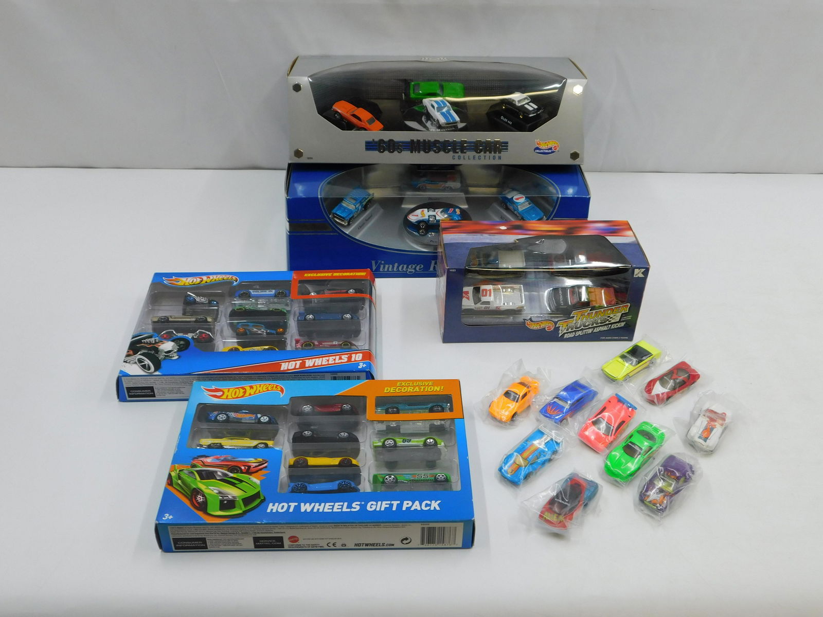 Lot of 6 Hot Wheels Gift Packs/Sets (1 of 7)