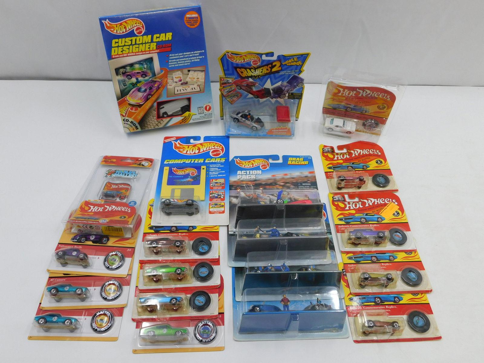 Lot of Hot Wheels Items (1 of 7)