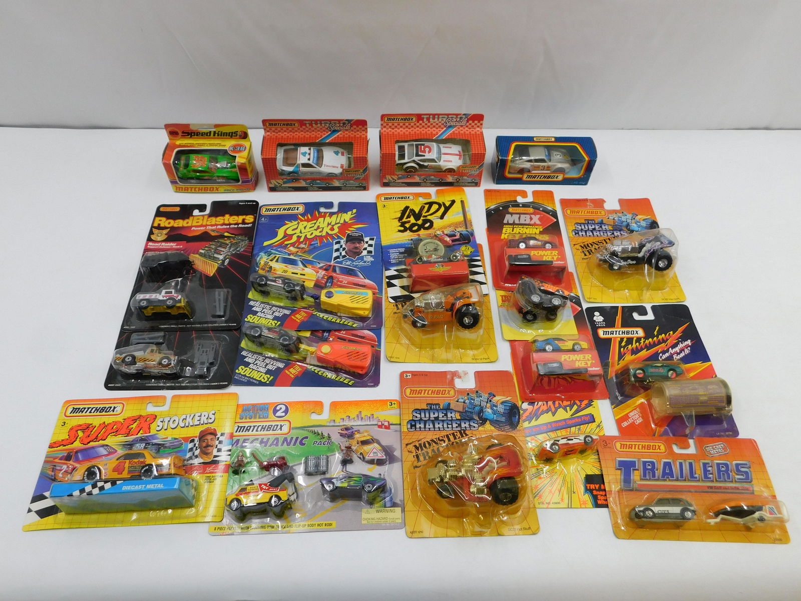 Mixed Lot of Matchbox Cars and Accessories (1 of 6)