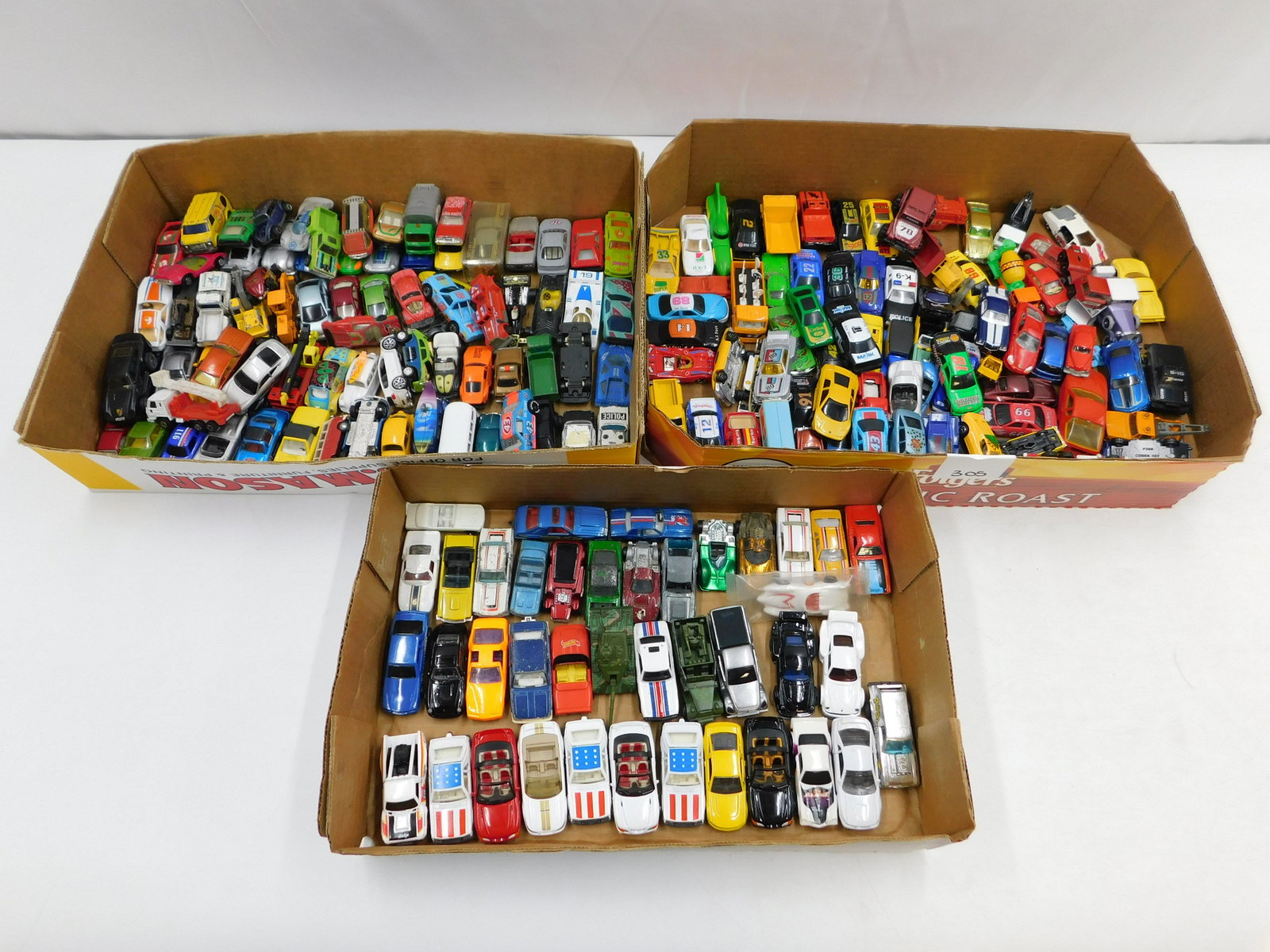 Lot of 100+ Loose Diecast Cars: Lot of 100+ Loose Diecast Cars including Various Makers such as Majorette, Corgi, Marx, Hot Wheels, Zyimax, Polar Lights, Husky, Maisto, Kinsmart and Much More. Cars vary from fair to very good condit