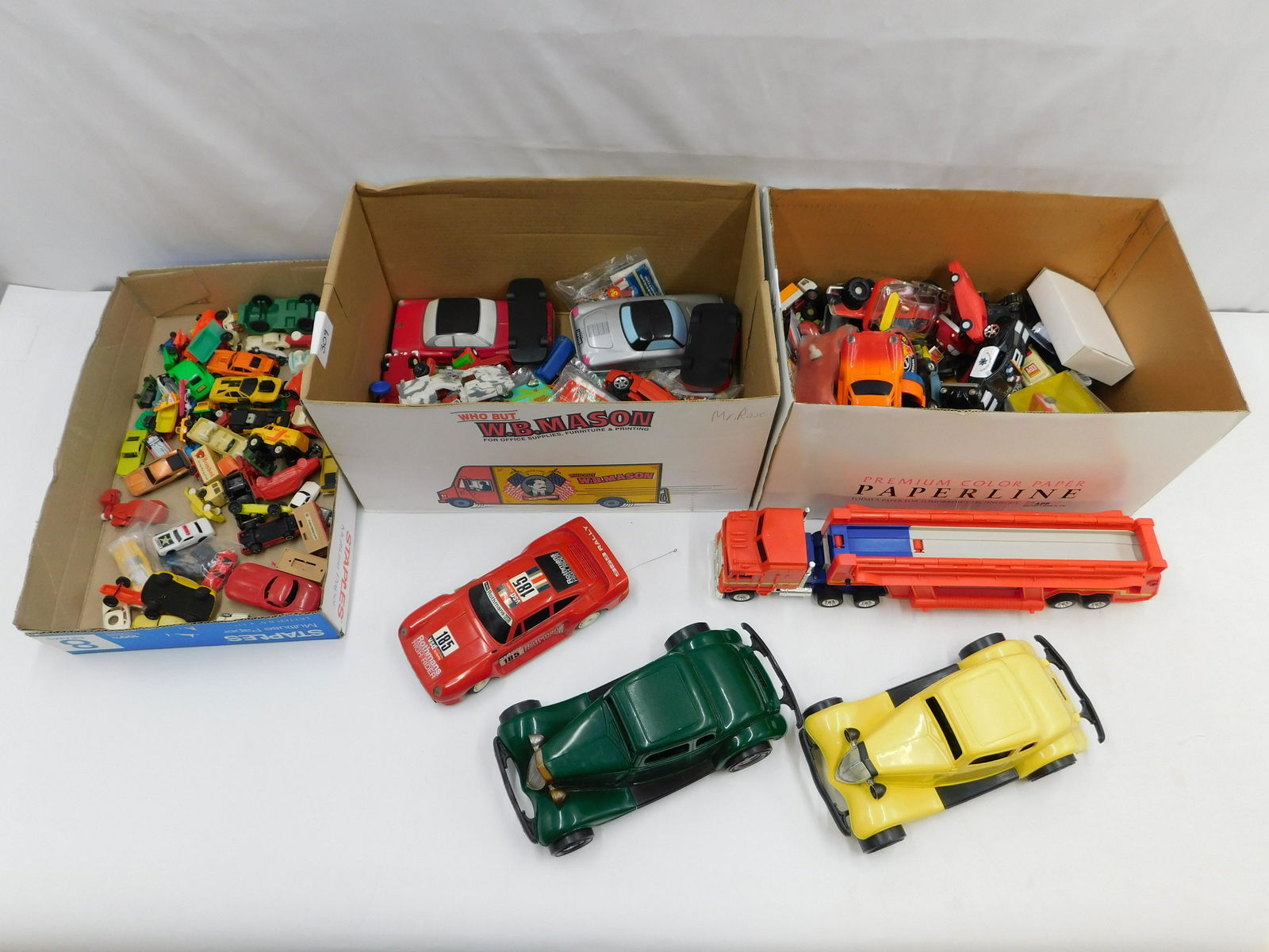 Large Lot of Plastic and Diecast Cars and Trucks (1 of 6)
