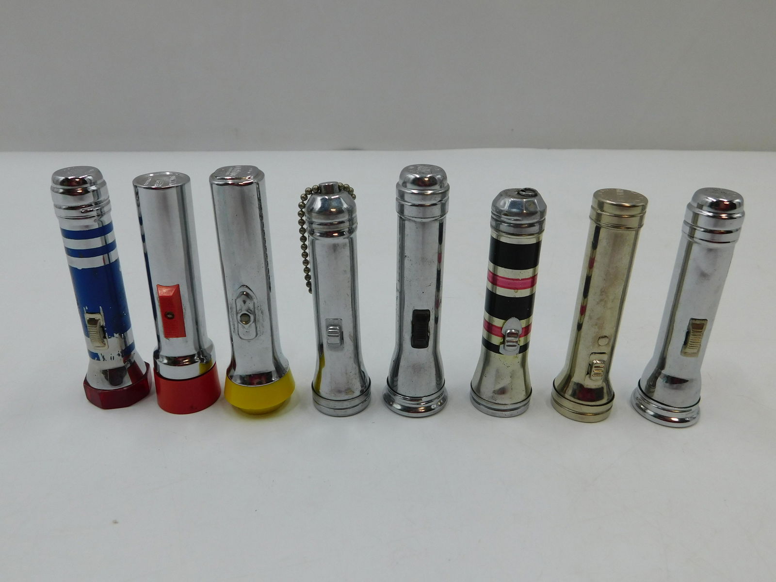 Lot of 8 Miniature Pocket and Keychain Flashlights (1 of 4)