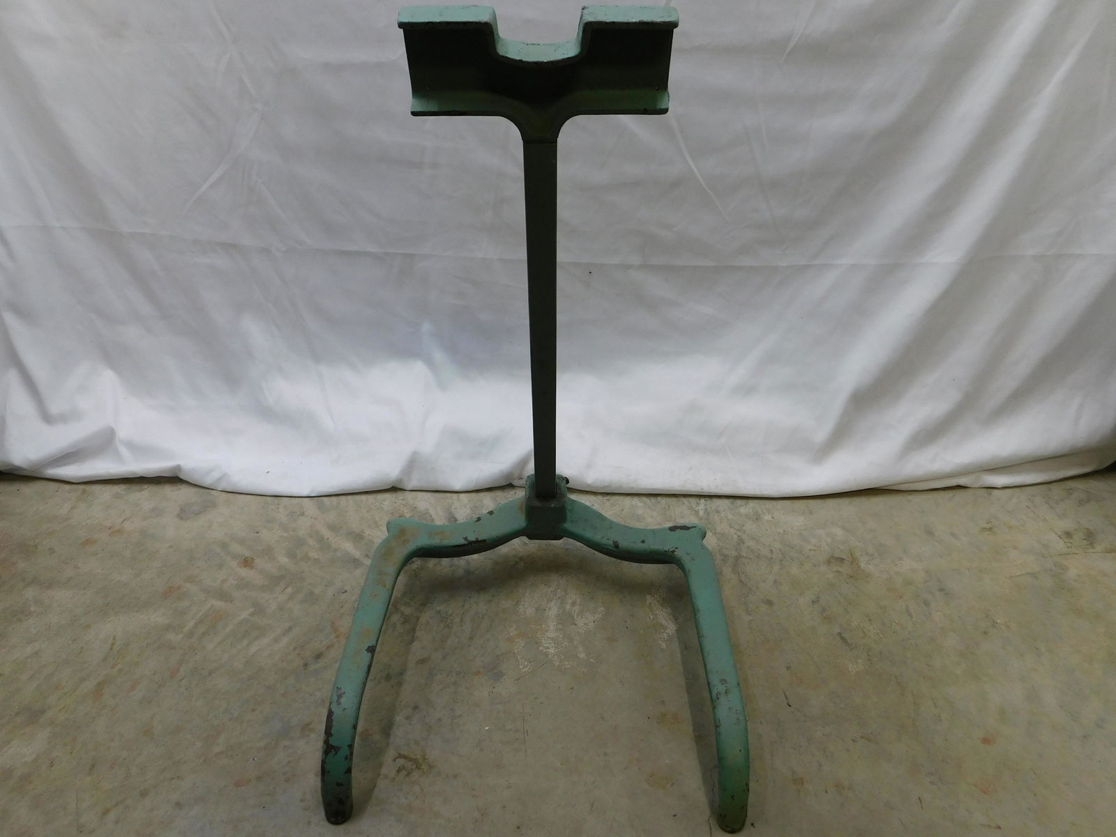 Antique Cast Iron Motor Display (1 of 4)