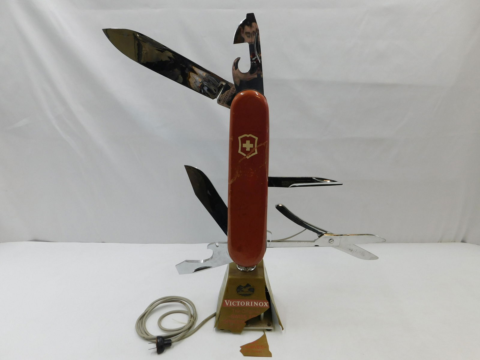 Swiss army hotsell knife store display