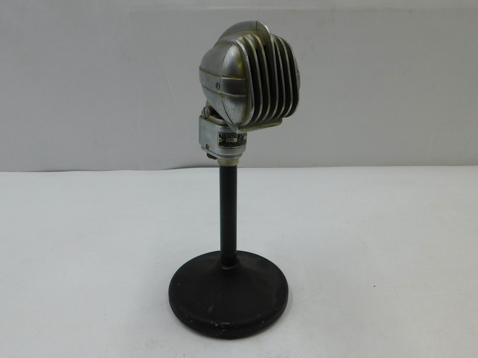 Turner Art Deco Microphone on Stand (1 of 5)