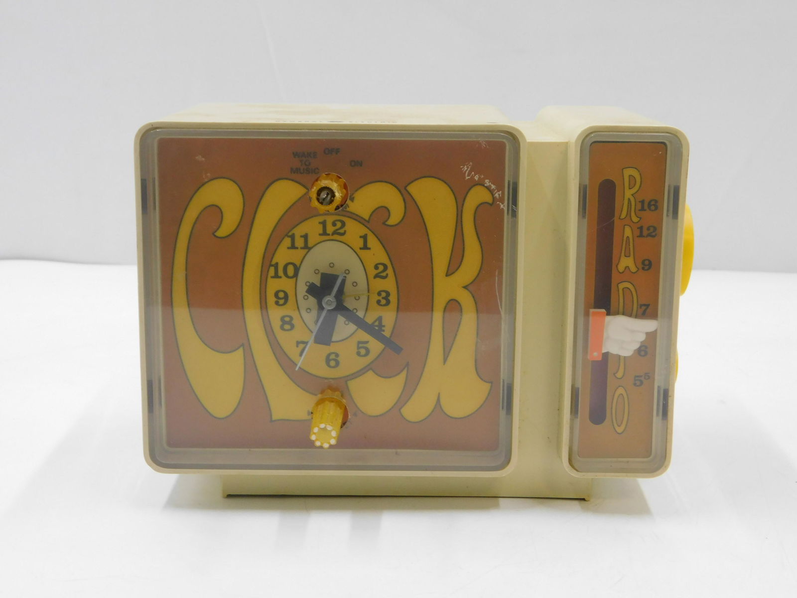 Vintage GE Electric Clock Radio (1 of 6)