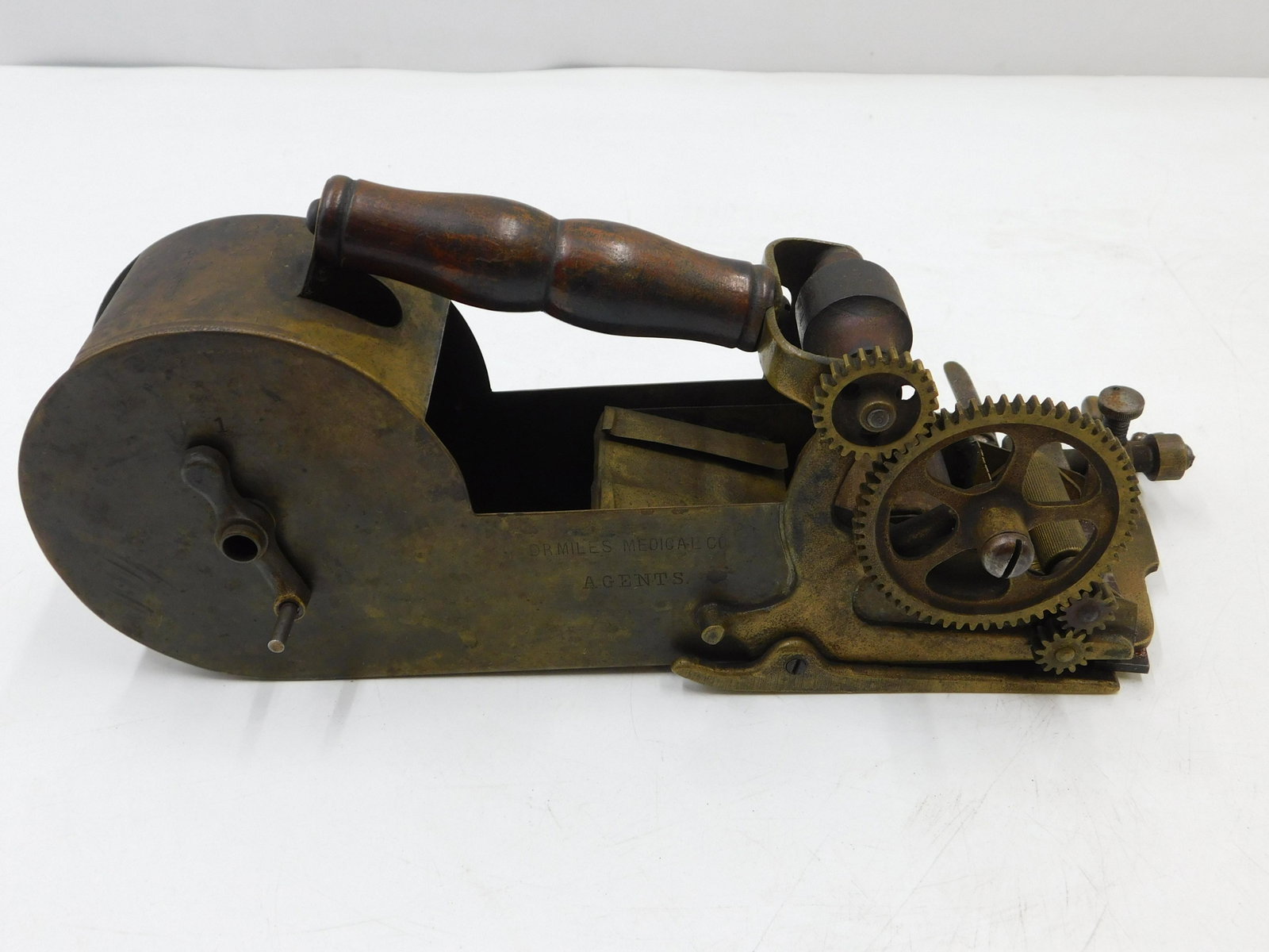 Antique Chauncey Wing Horton Mailer: Antique Chauncey Wing Horton Mailer. Made of Brass. On side marked "Dr. Miles Medical Company Agents". Measures 5.5" tall x 12.5" wide. All invoices must be paid within 24 hours of the sale. There are