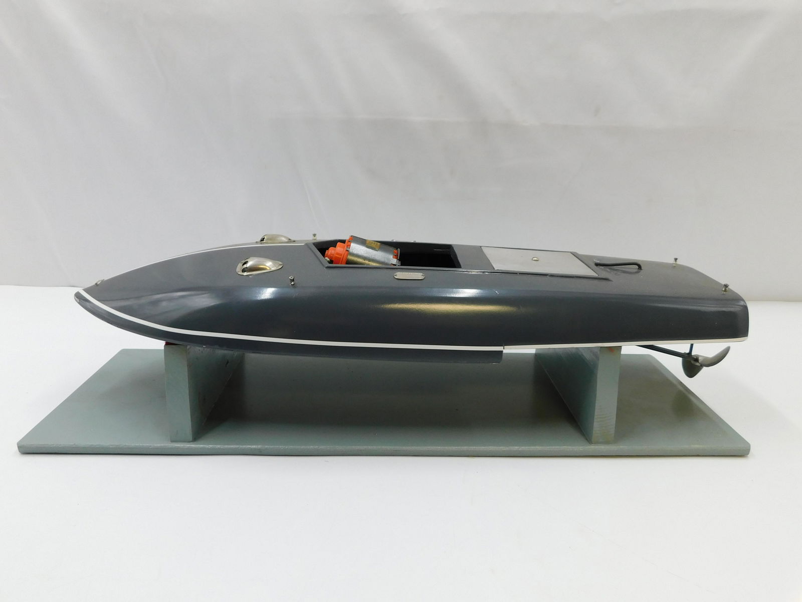 Antique Ruehl Electric Motor Wood and Tin Boat (1 of 7)