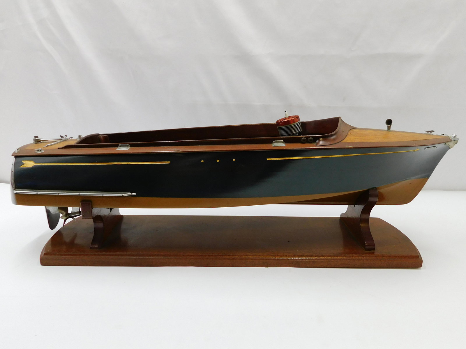 "The Golden Arrow" Antique Electric Powered Boat (1 of 8)