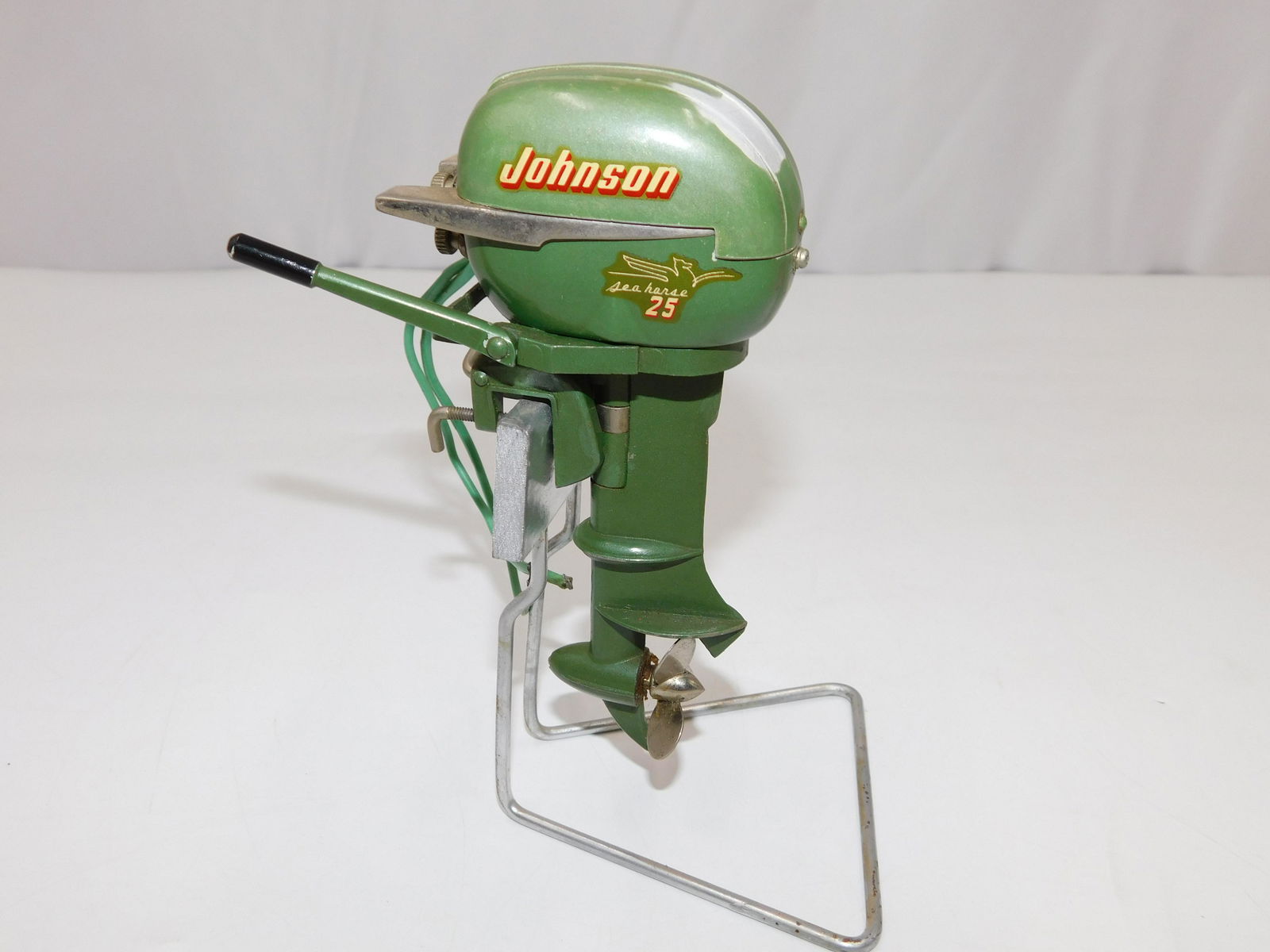 Johnson Seahorse Electric Toy Outboard Motor (1 of 5)