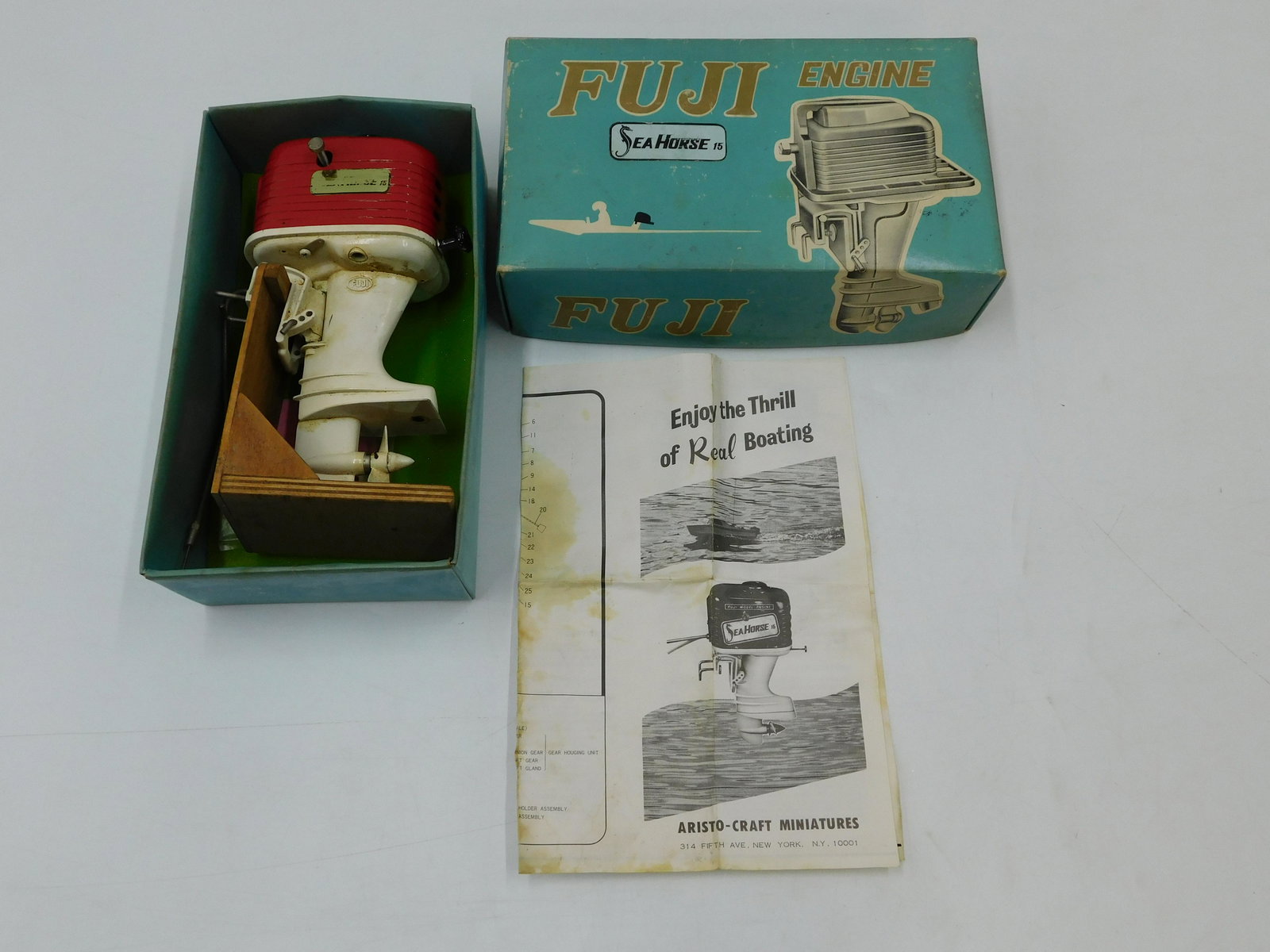 Fuji Seahorse Electric Toy Outboard Motor (1 of 7)