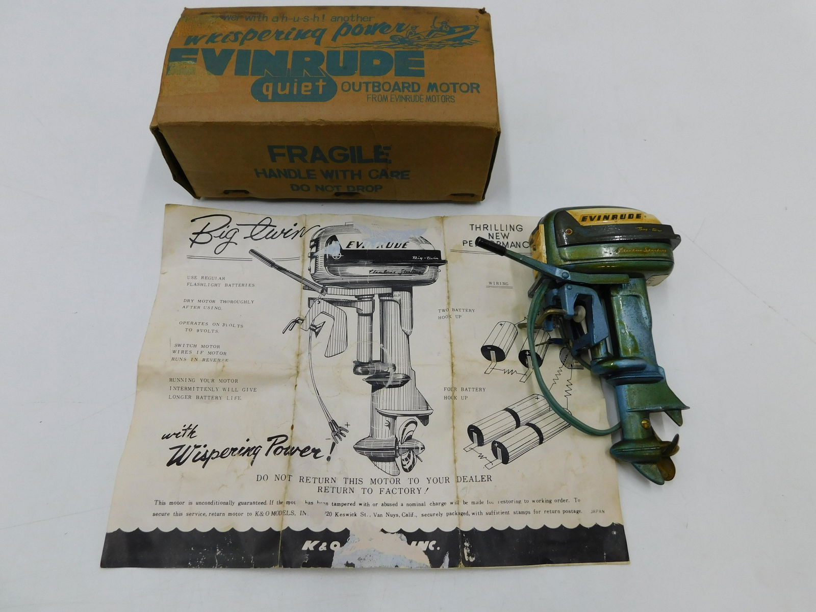 Evinrude Big Twin Electric Toy Outboard Motor (1 of 7)