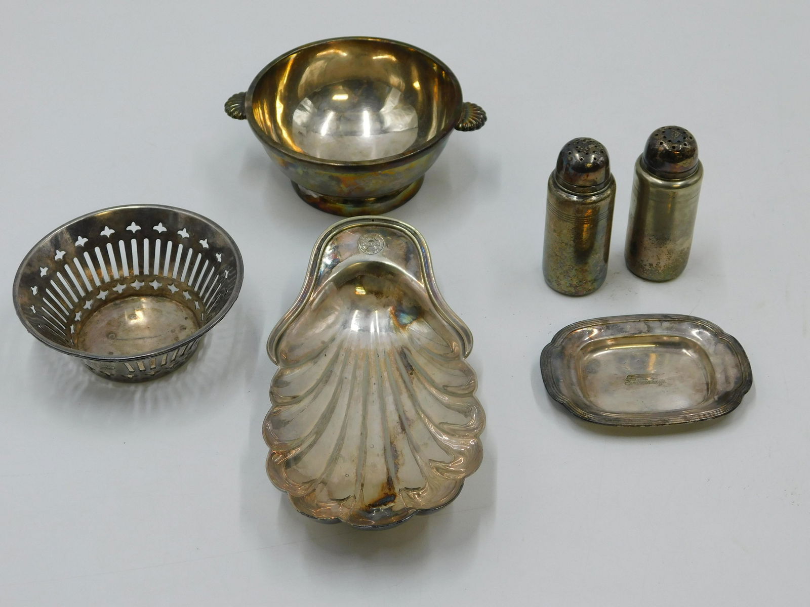 Lot of Southern Pacific Silverplate Serving Pieces (1 of 6)