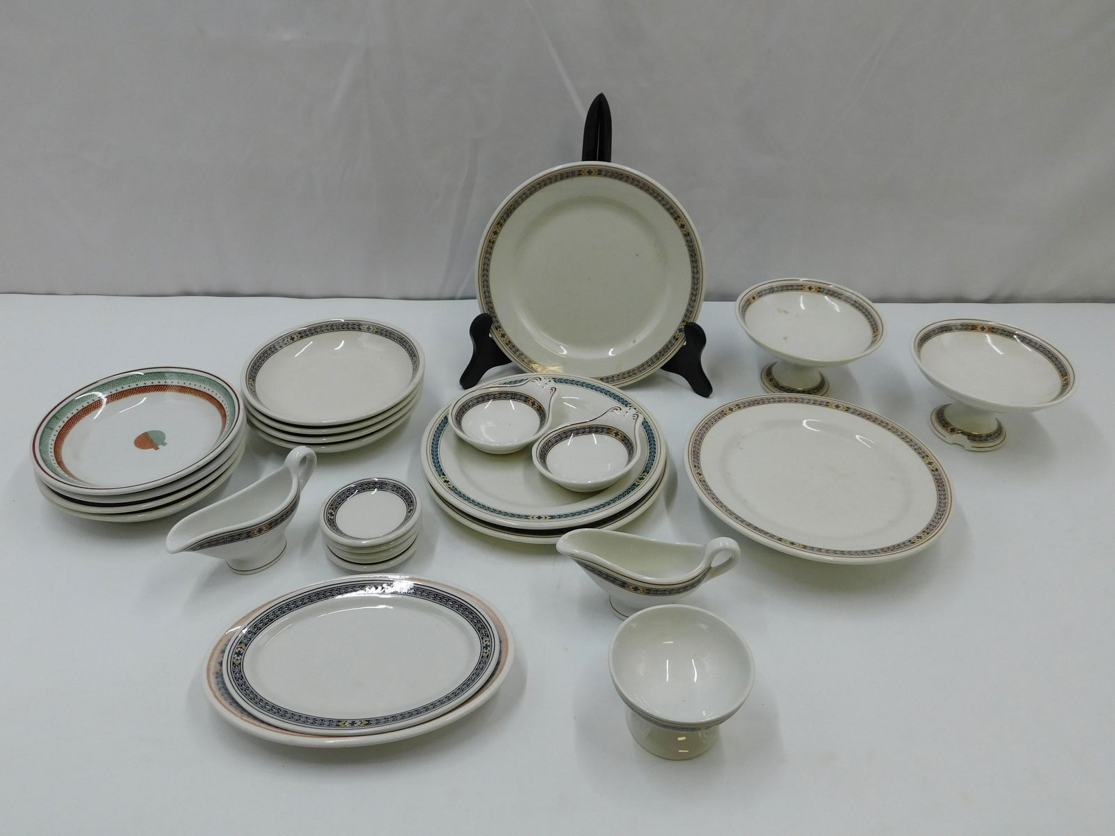 Lot of Pennsylvania Railroad Pottery Serving Pieces (1 of 10)