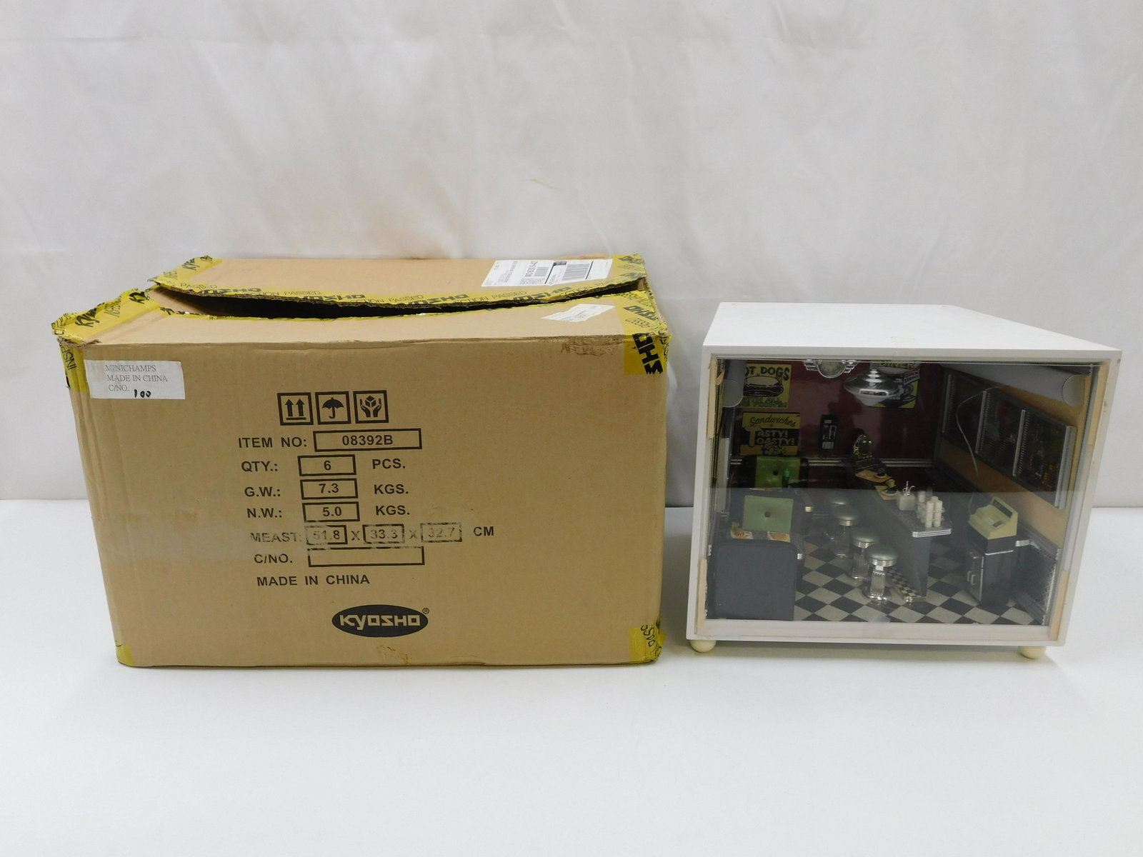 Lil's Quick Service Diner Diorama: Lil's Quick Service Diner Diorama. Electric. Untested. Measures 12.5" tall x 11.5" wide. All invoices must be paid within 24 hours of the sale. There are 3 Shipping Options. Please read the Terms of S