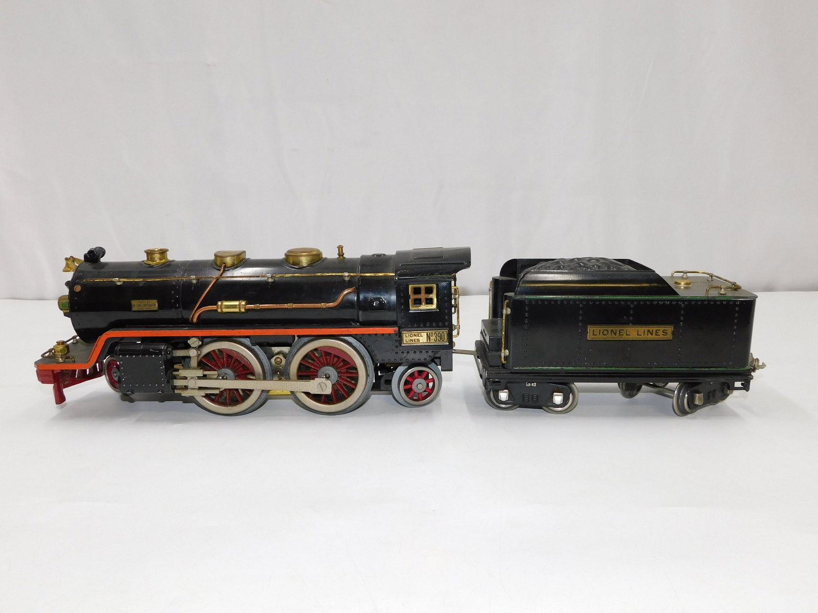 Lionel Standard Gauge #390 Steam Locomotive with Tender: Lionel Standard Gauge #390 2-4-2 Black and Orange Stripe Steam Locomotive with #384 Non-Whistling Tender. In Very Good Condition. Missing 2 Front Flags. All invoices must be paid within 24 hours of th
