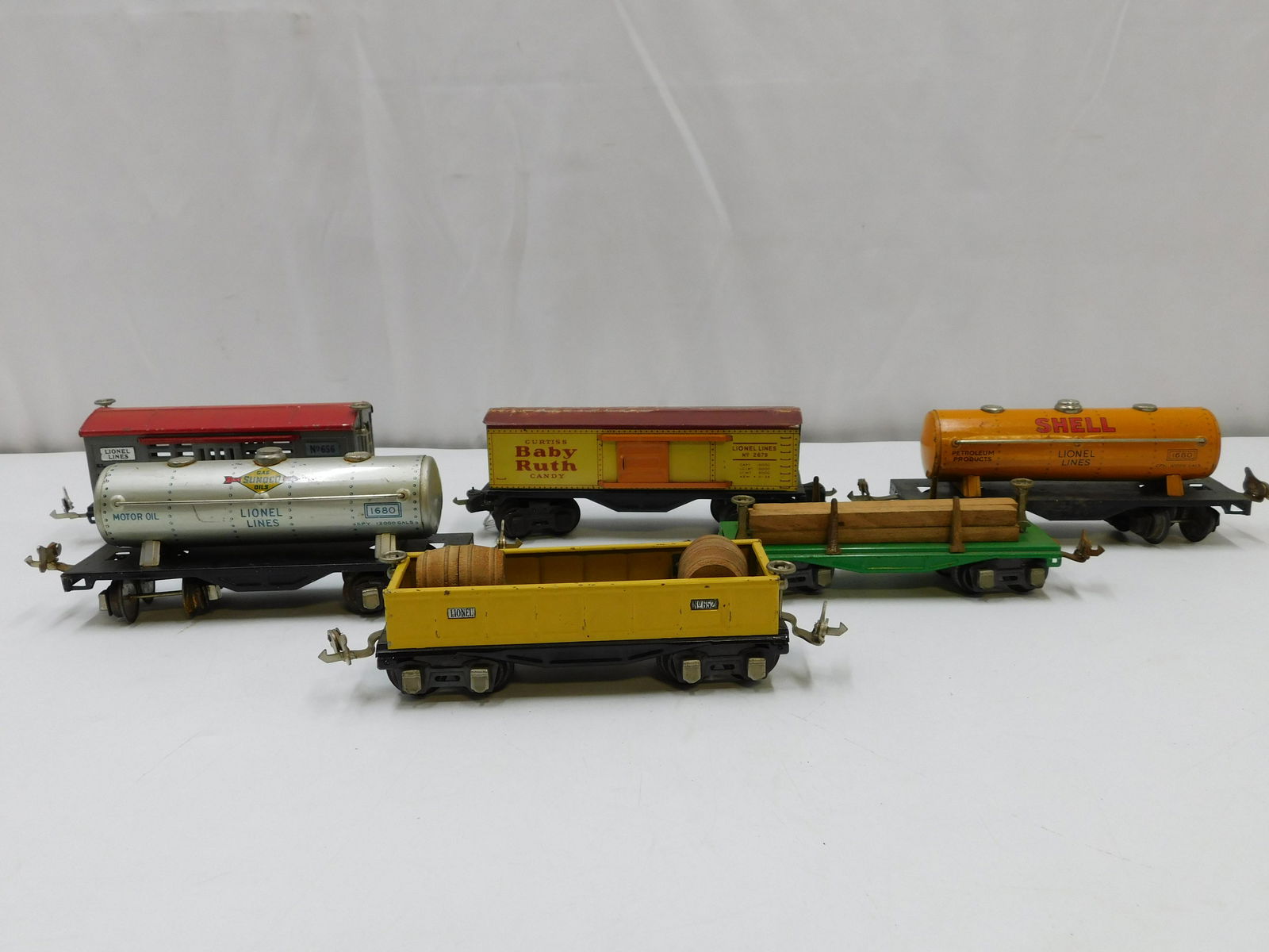 Lot of 6 Lionel Pre War Freight Cars (1 of 6)
