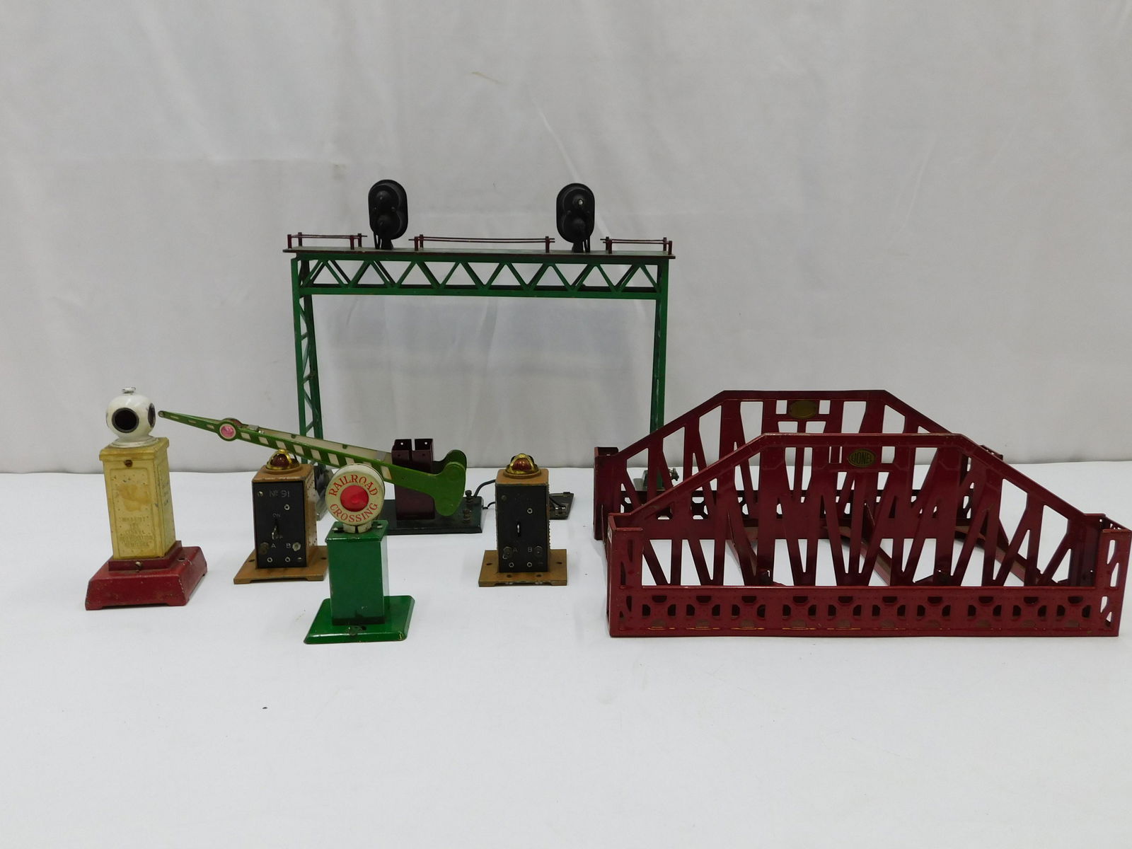 Lot of Standard Gauge Train Accessories (1 of 7)