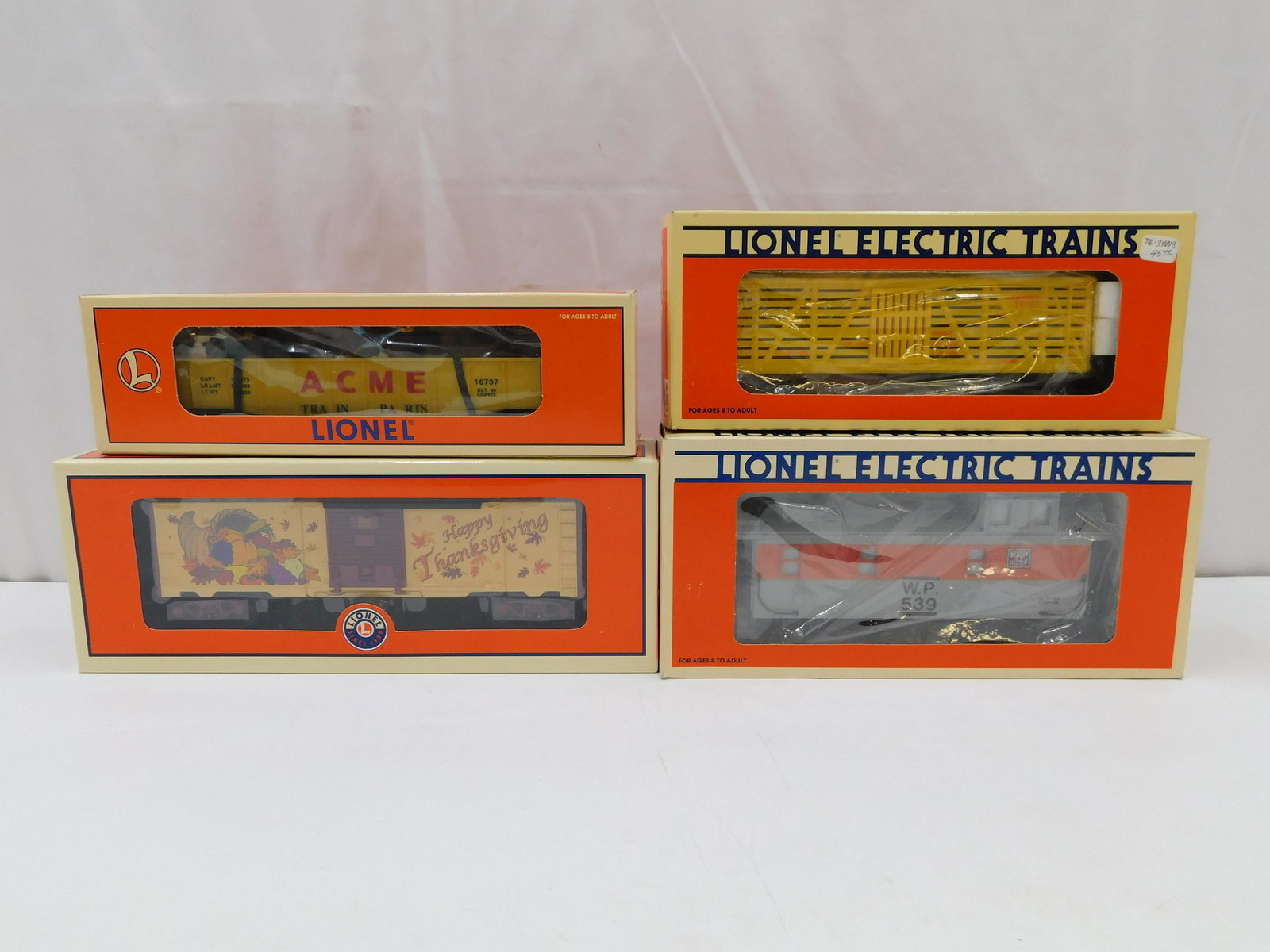 Lot of 4 Lionel O27 Box Cars and Caboose (1 of 4)