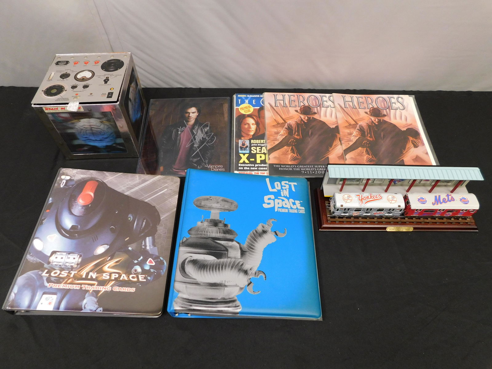 Lot with Mixed Trading Cards and Collectibles (1 of 11)