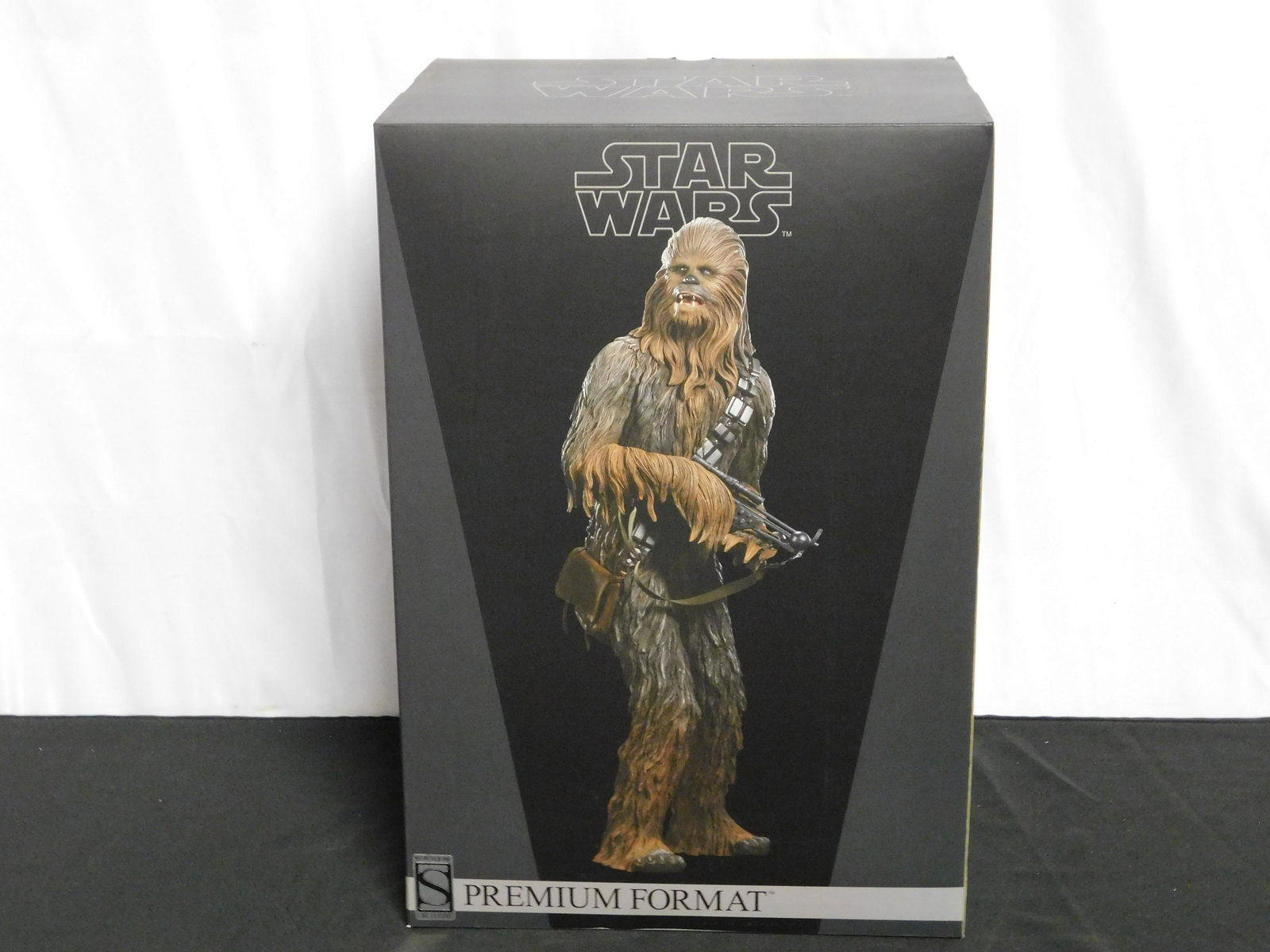 Sideshow Star Wars Chewbacca Premium Format Figure (1 of 4)