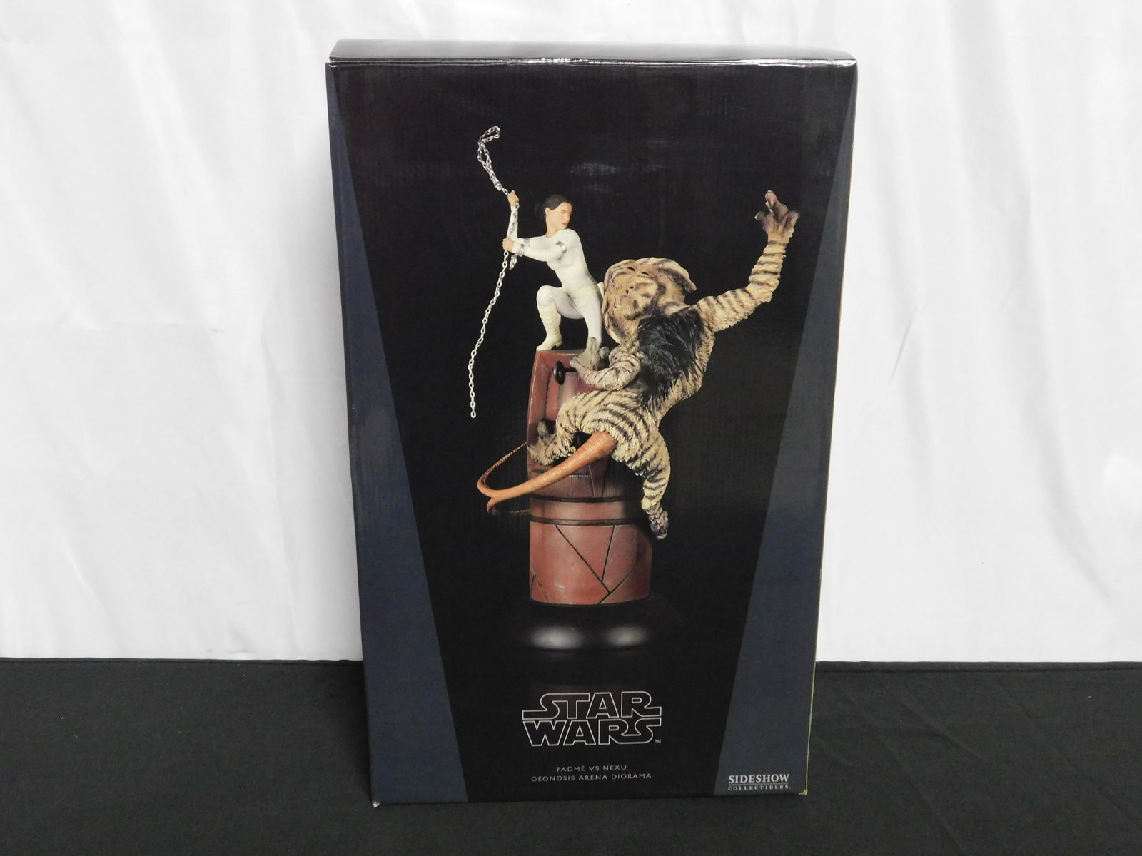 Sideshow Star Wars Padme vs. Nexu Geonosis Arena Diorama Figure: Sideshow Star Wars Padme vs. Nexu Geonosis Arena Diorama Figure. Limited Edition #165/750. In Original Box - Appears to be in New Condition with broken seal. All invoices must be paid within 24 hours