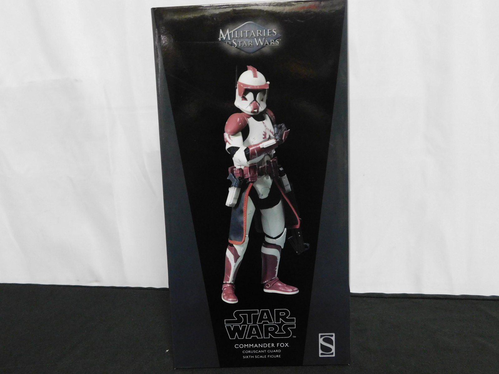Sideshow/Hot Toys Star Wars Commander Fox Figure (1 of 5)